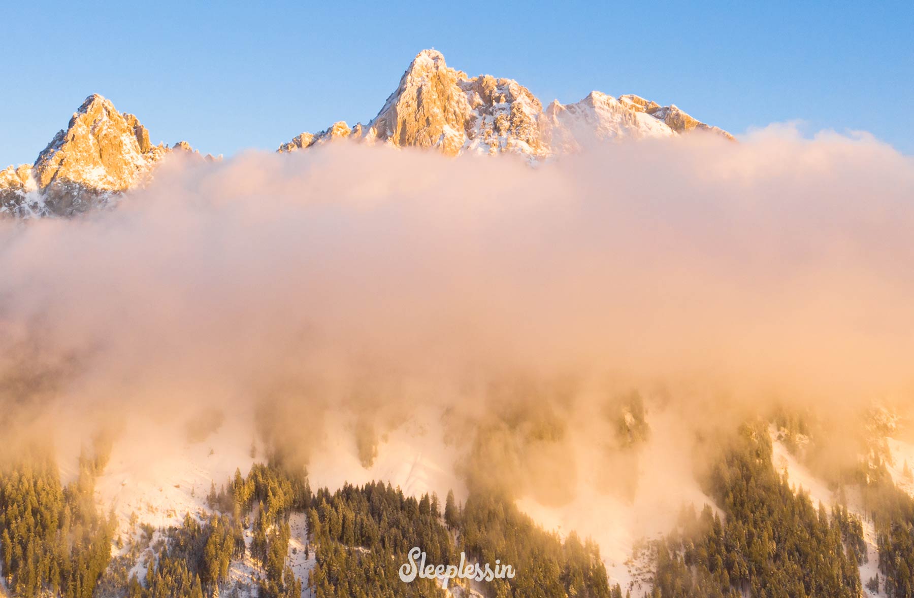 1800x1179 Fantastic winter snow drone photo of the Alps in Switzerland