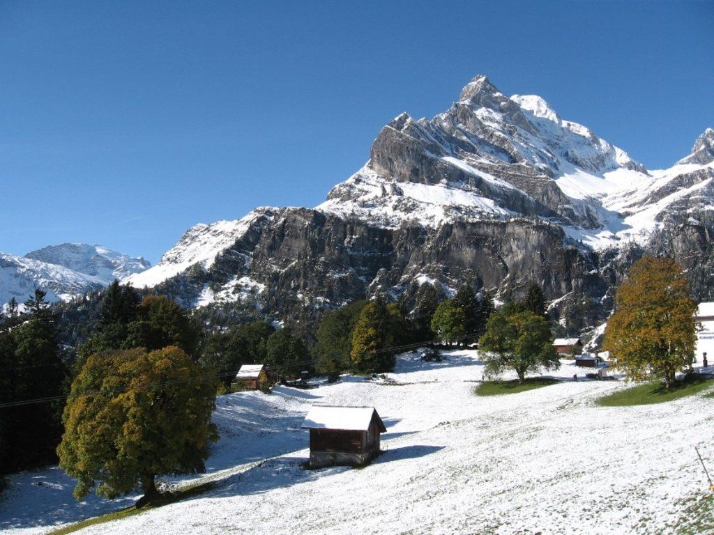 1024x768 Schwyz Mountains