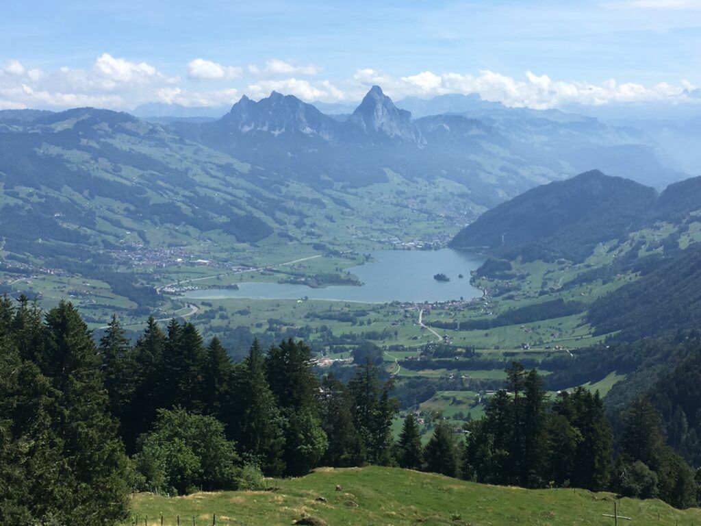 1024x768 Hikes at Rigi, the Queen of Mountains / Schwyz