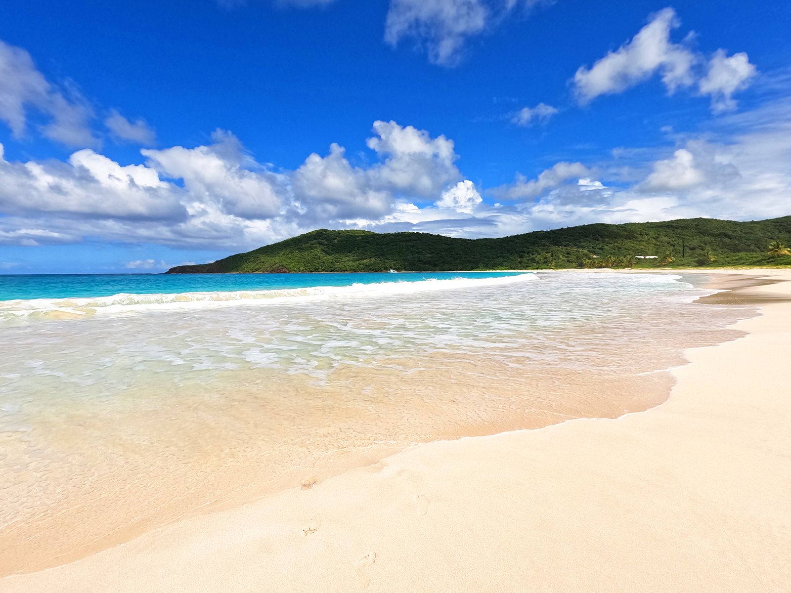 1600x1200 Stunning Flamenco Beach Puerto Rico: Everything You Need to Know Before You Go