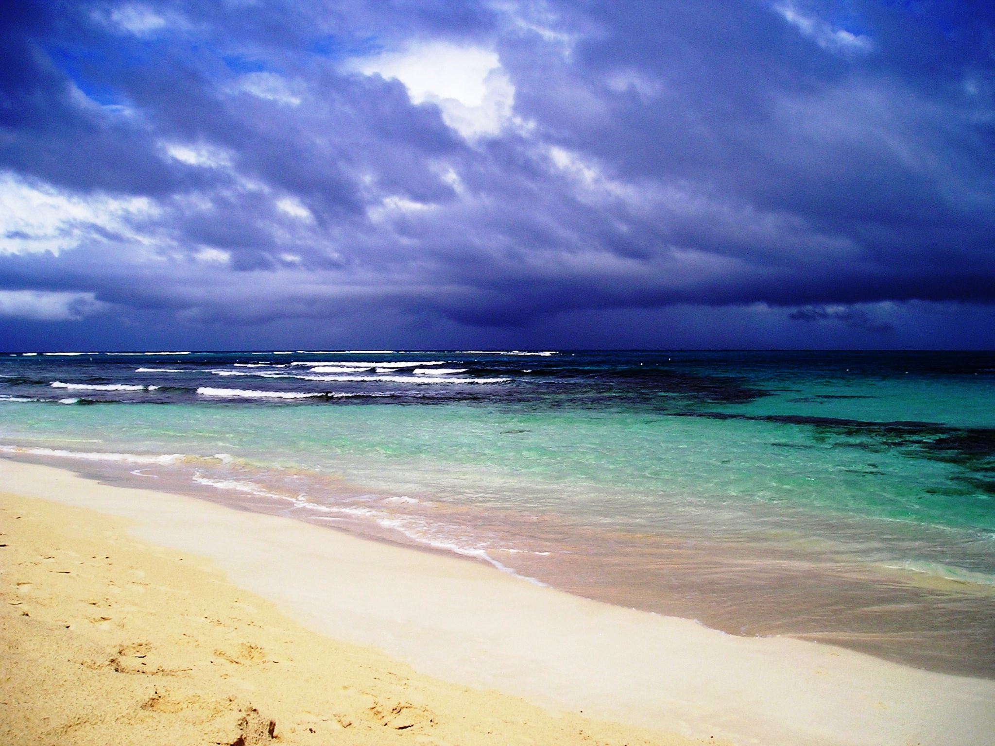 2048x1536 Stormy Flamenco Beach, Culebra