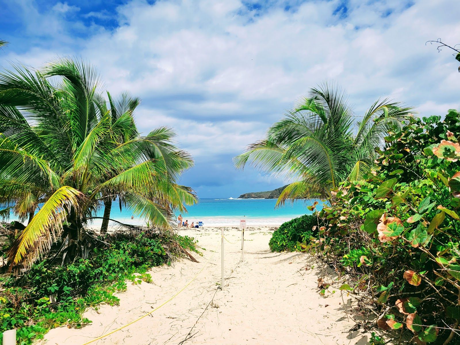 1600x1200 Flamenco beach. Culebra, Puerto Rico features, map, photo
