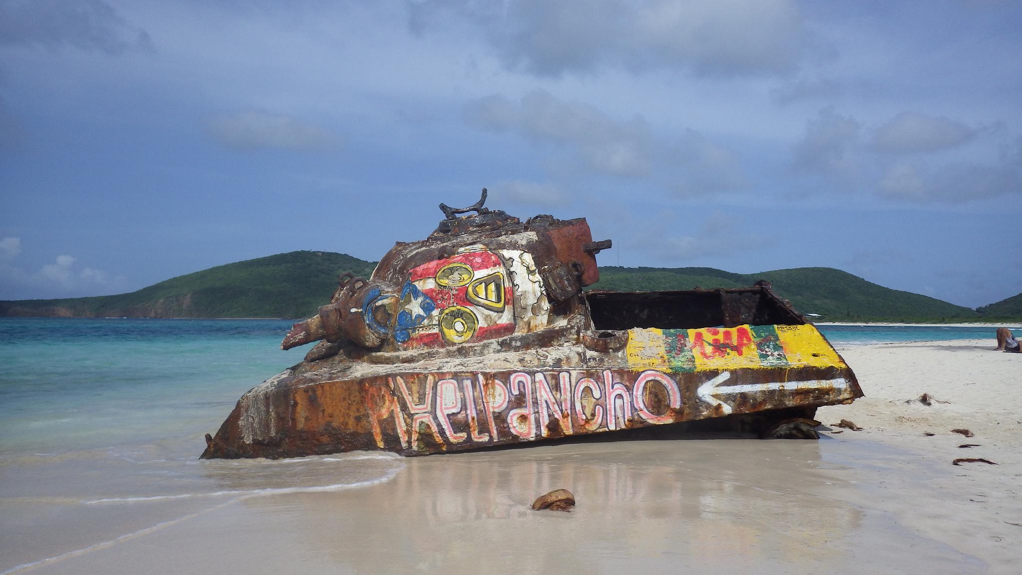2048x1152 Flamenco beach in Culebra, Puerto Rico