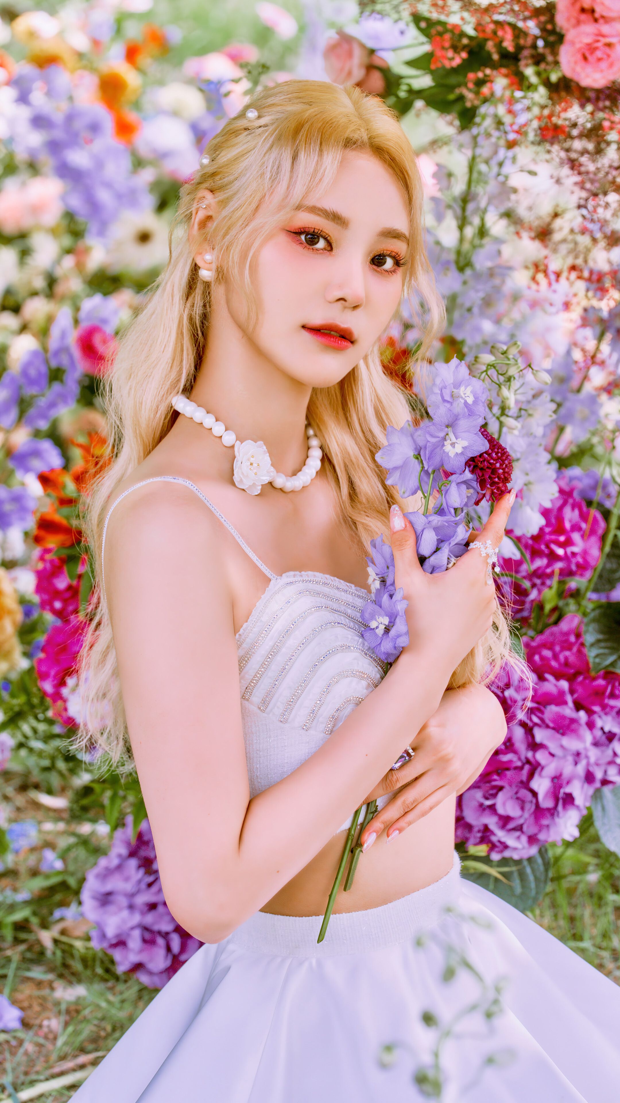 2160x3840 JinSoul LOONA Flip That 4K Wallpaper iPhone HD Phone g