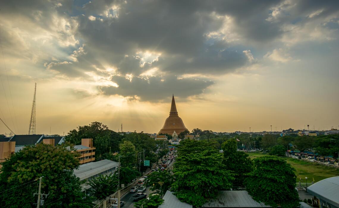 1140x700 Sunset at Phra Pathom Chedi Nakhon Pathom Province, Thailand