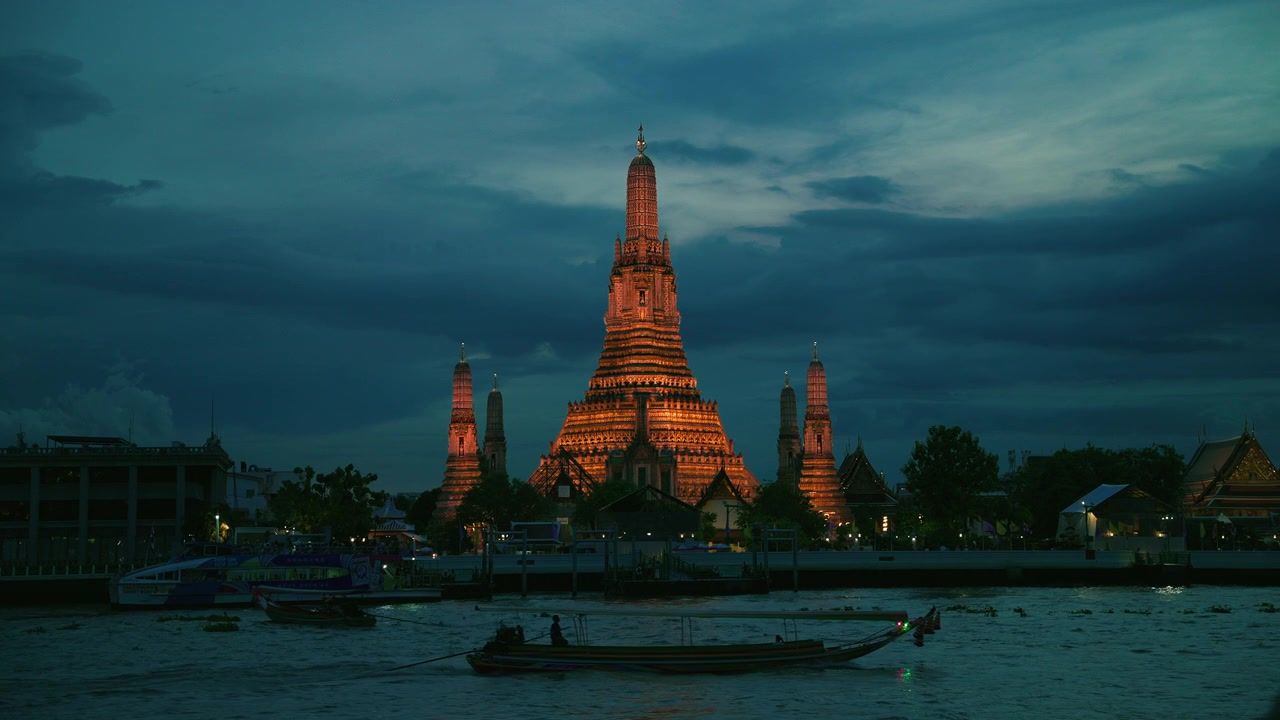 1280x720 Aerial view of beautiful gloden pagoda at sunset. phra pathom chedi temple in nakhon pathom province, thailand
