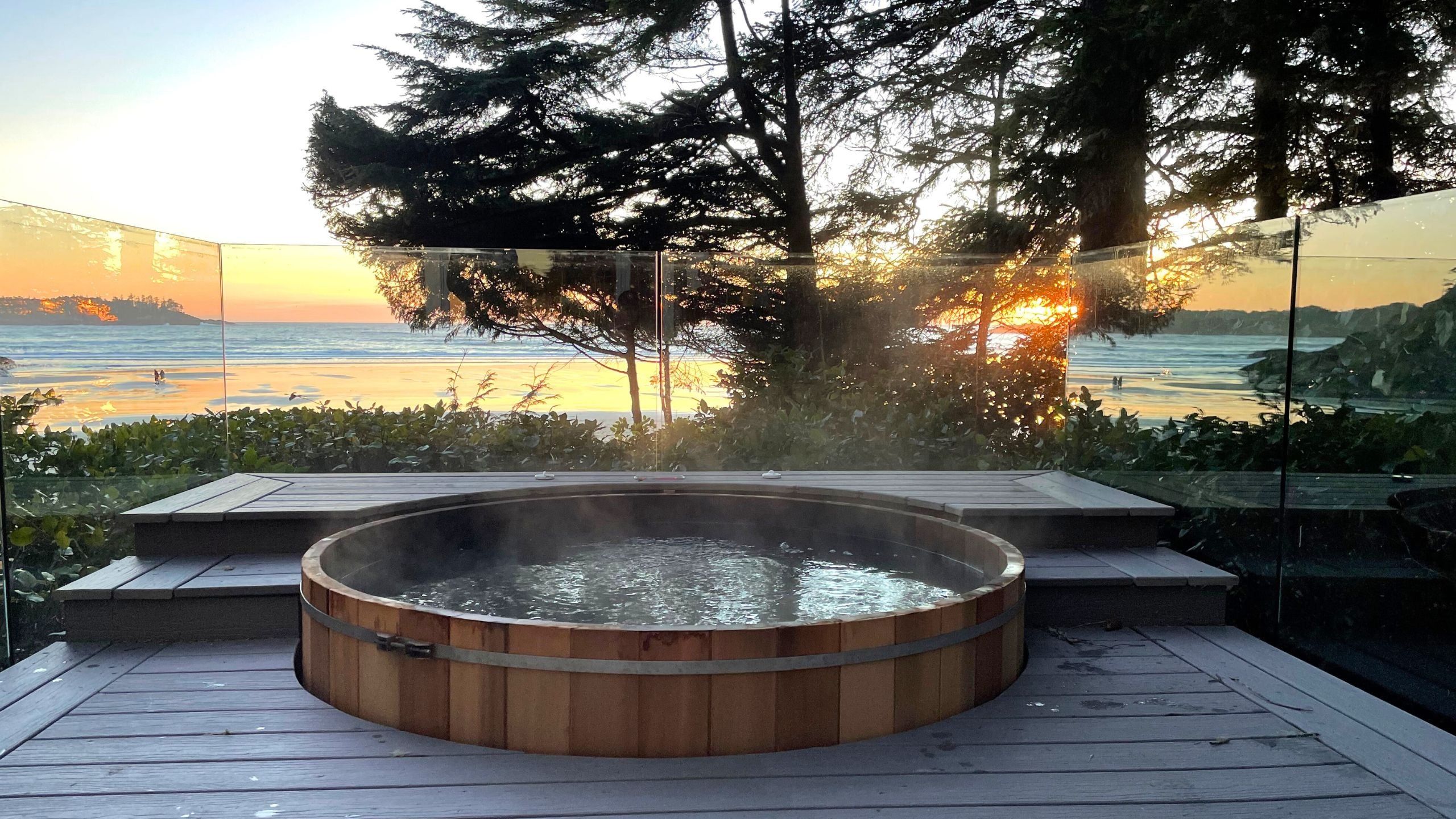 2560x1440 Cedar Hot Tub