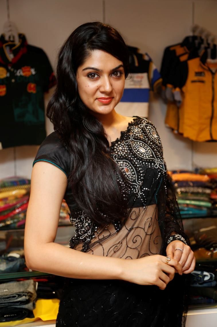 757x1136 Sakshi Chaudhary Wallpaper