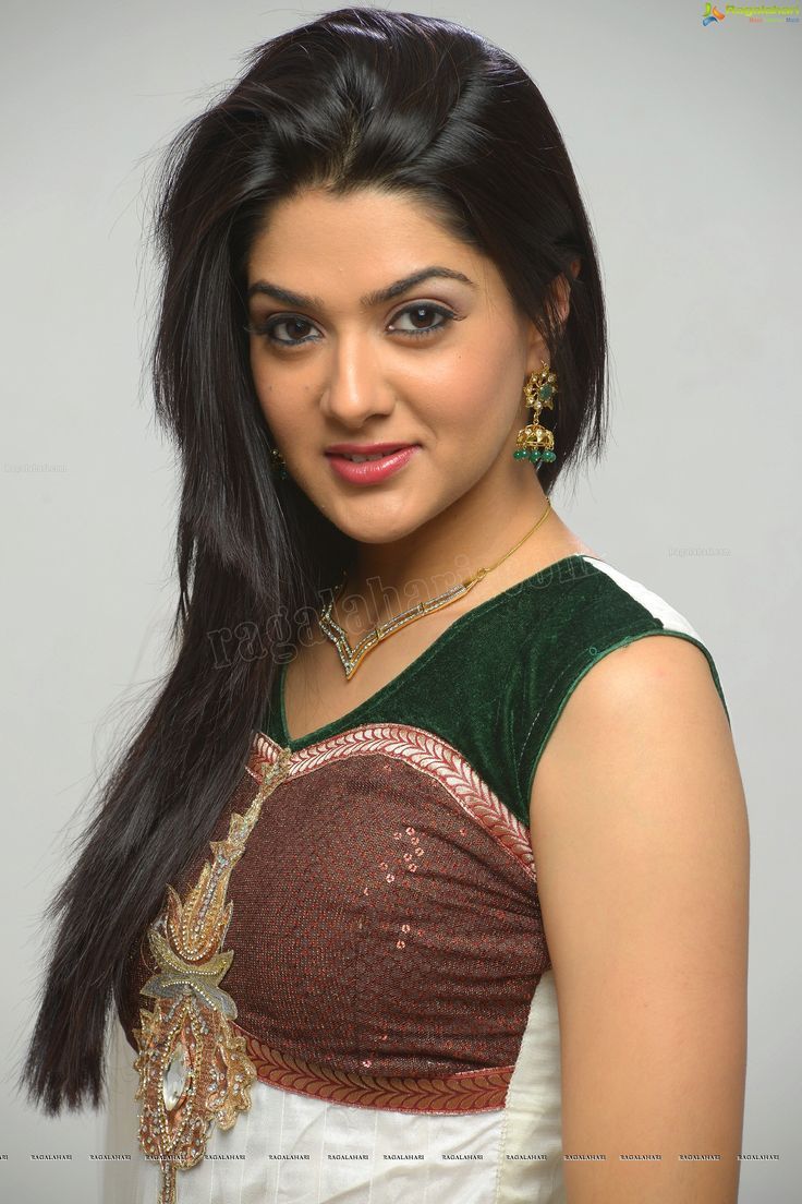 736x1104 Exclusive High Definition Photo: Gorgeous Sakshi Chaudhary in Salwar Kameez