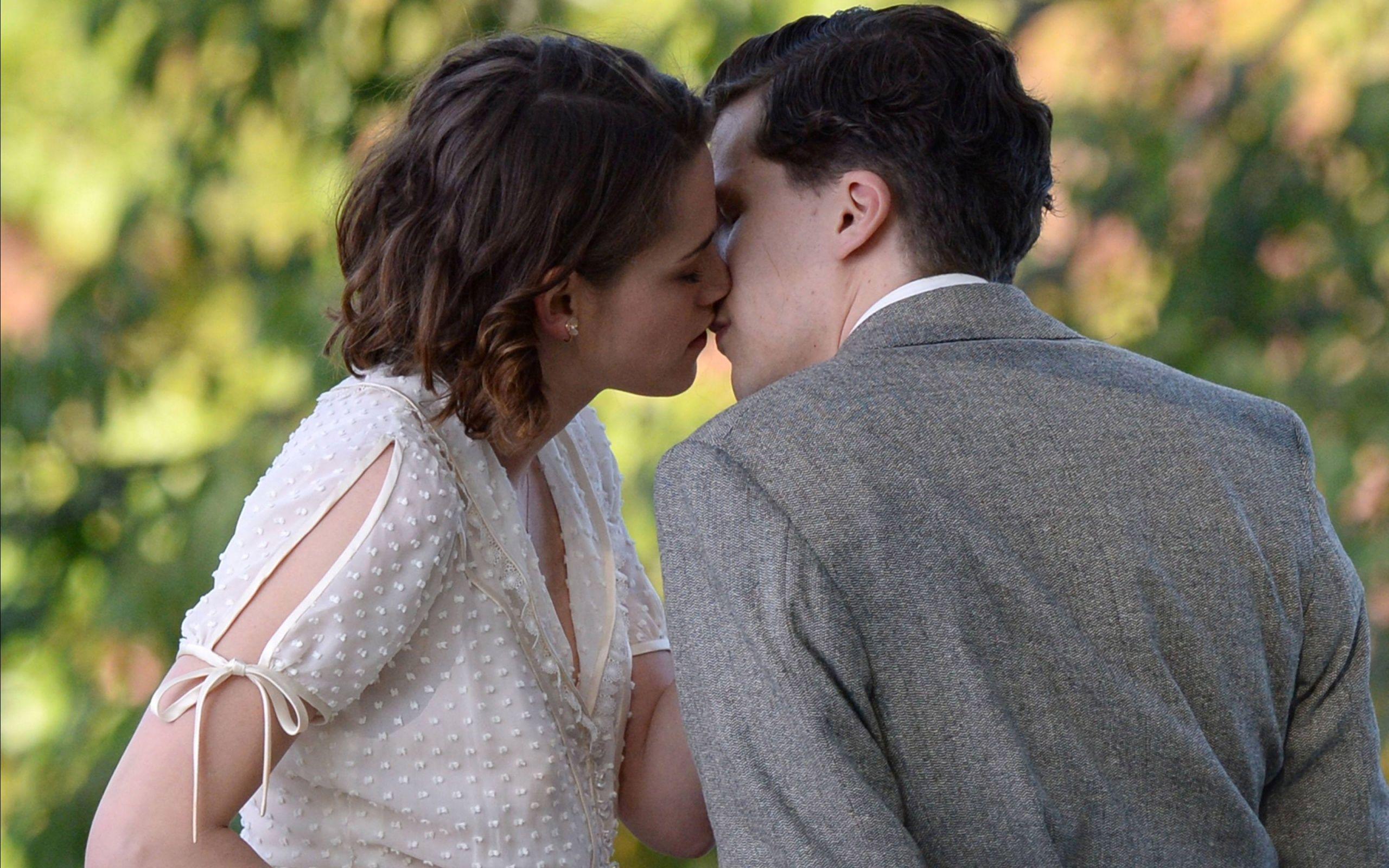 2560x1600 Café Society Wallpaper