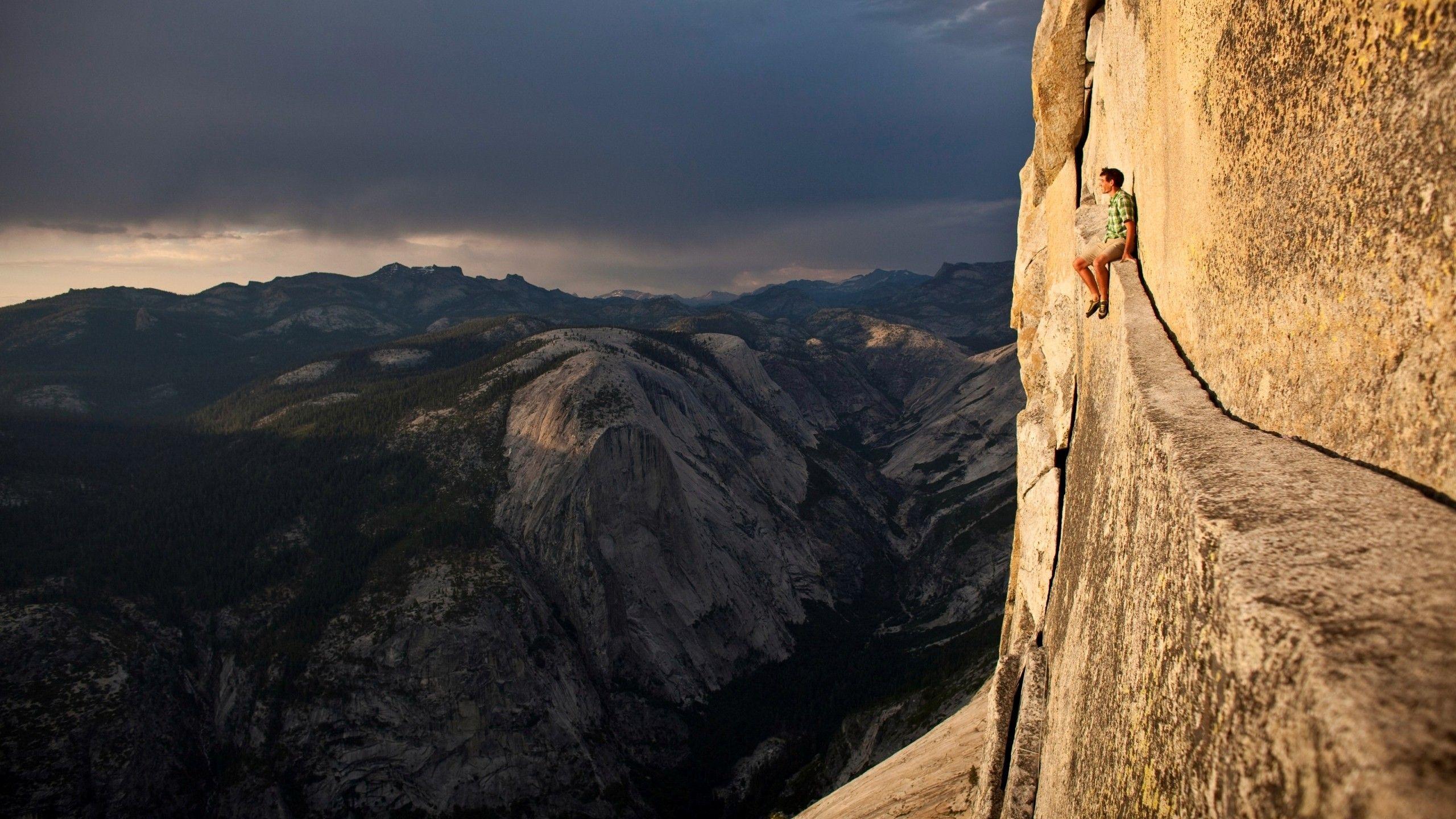 2560x1440 Alex Honnold Canon EOS 5D Yosemite National Park wallpaper / Wallbase.cc. Half dome yosemite, Yosemite, Yosemite valley