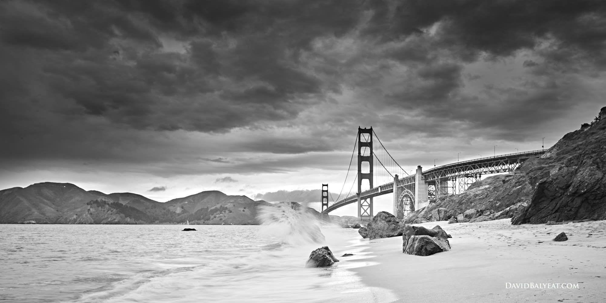 2000x1000 Black and White Image