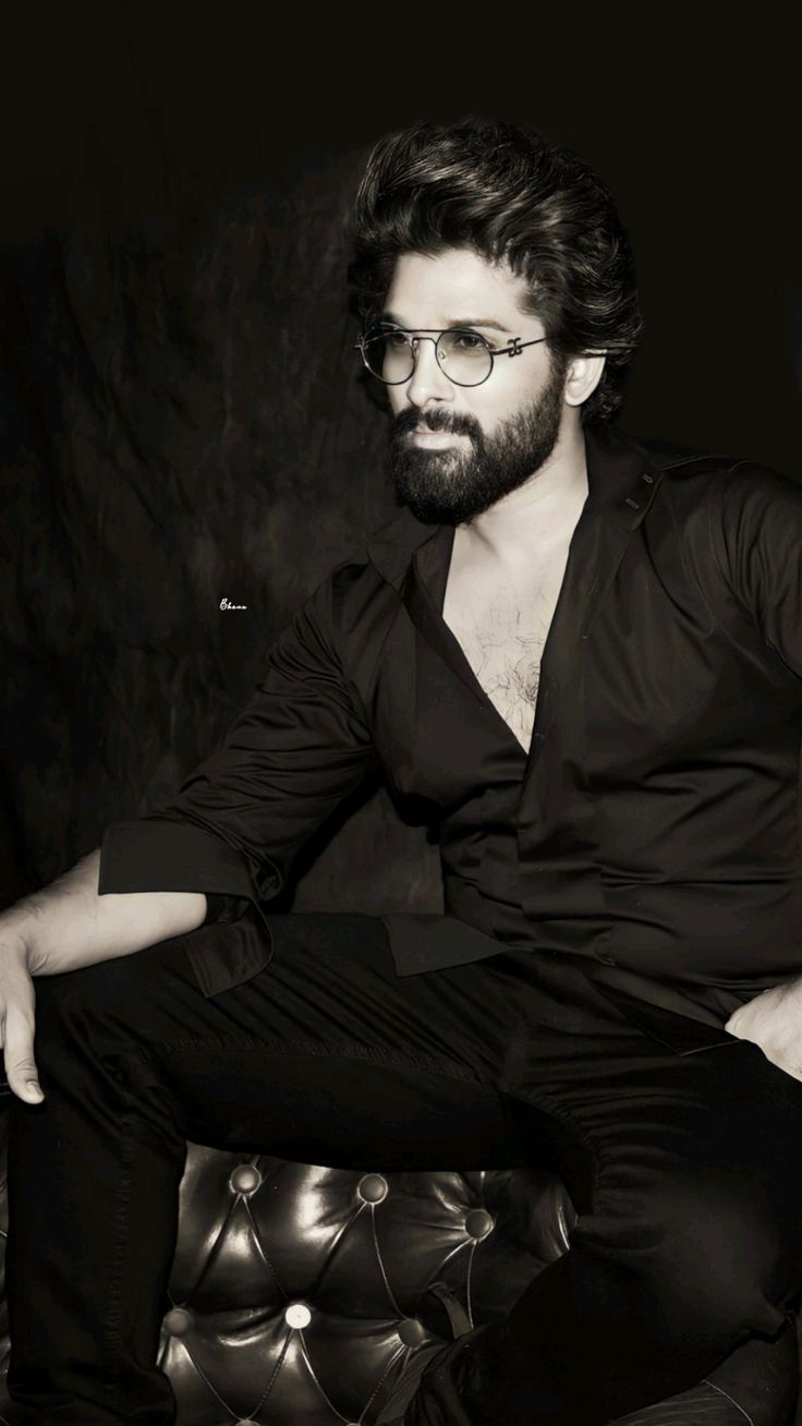 736x1308 Allu Arjun Black And White Wallpaper