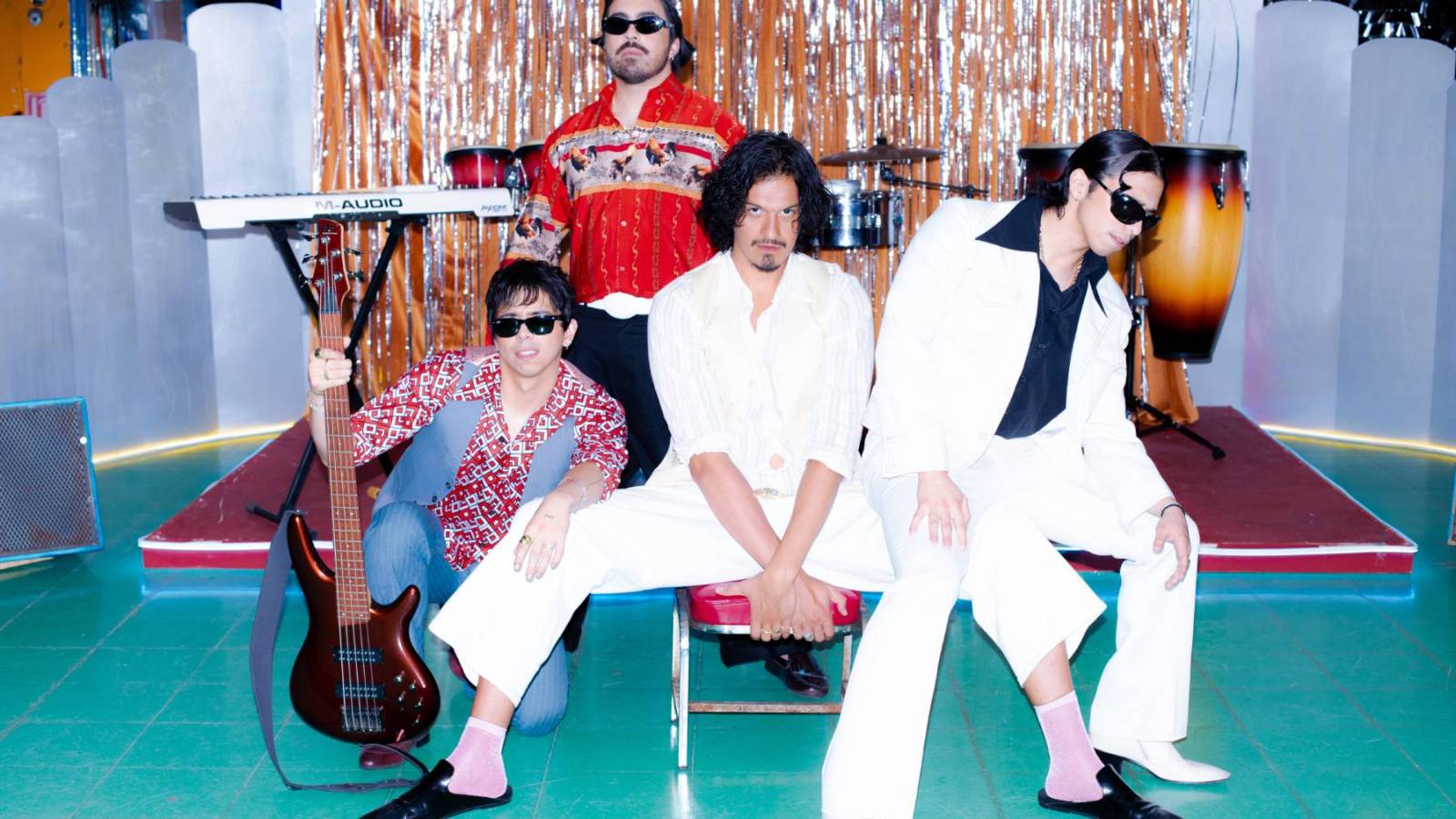 1600x900 Latin Mafia, Omar Apollo Sing a Melancholic Cumbia on 'Hecho Para Ti'