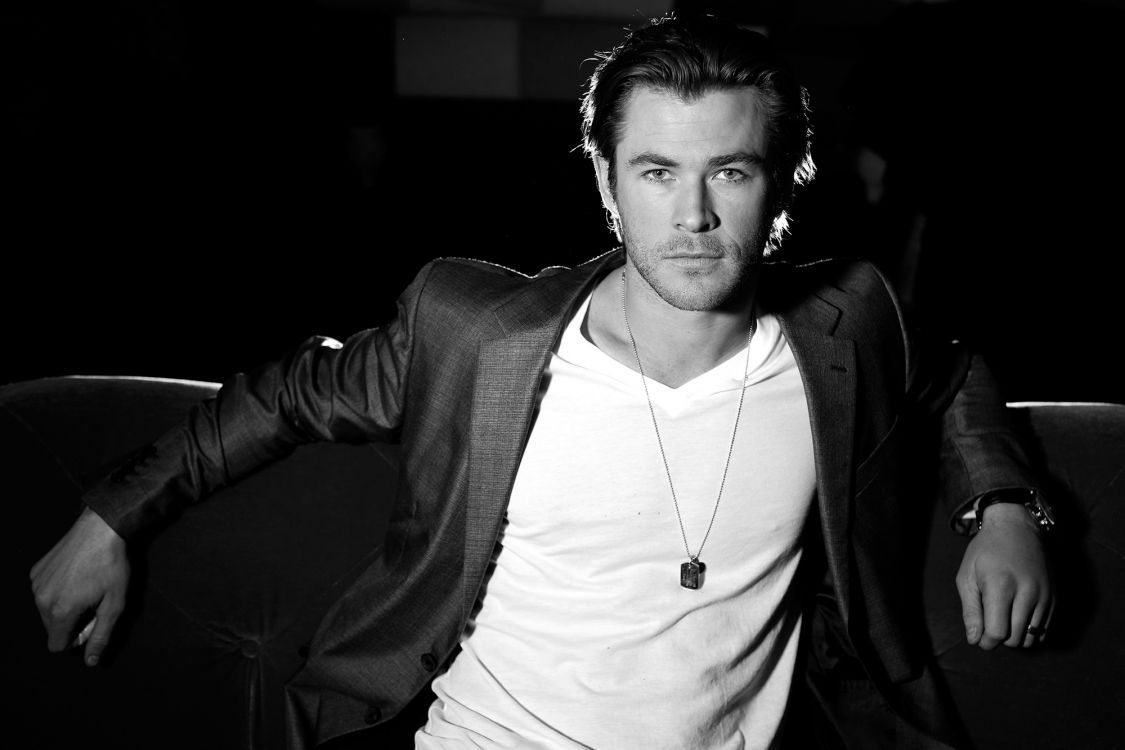 1125x750 Wallpaper Chris Hemsworth, Thor, Actor, Black, Gentleman, Background Free Image