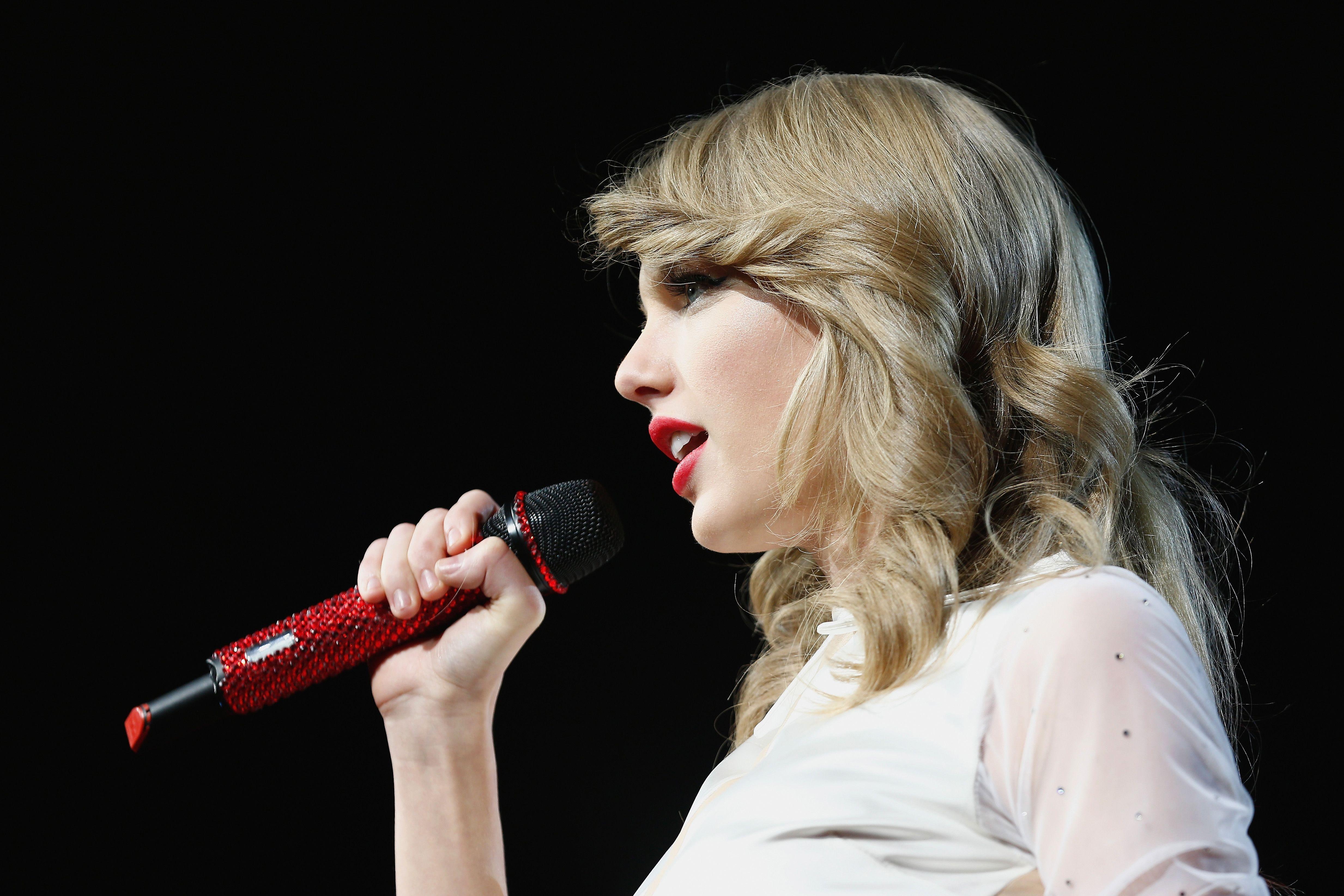 4932x3288 Taylor Swift's Out Of The Woods Lyrics Prove That Harry Styles Was Her Inspiration In This Step By Step Analysis