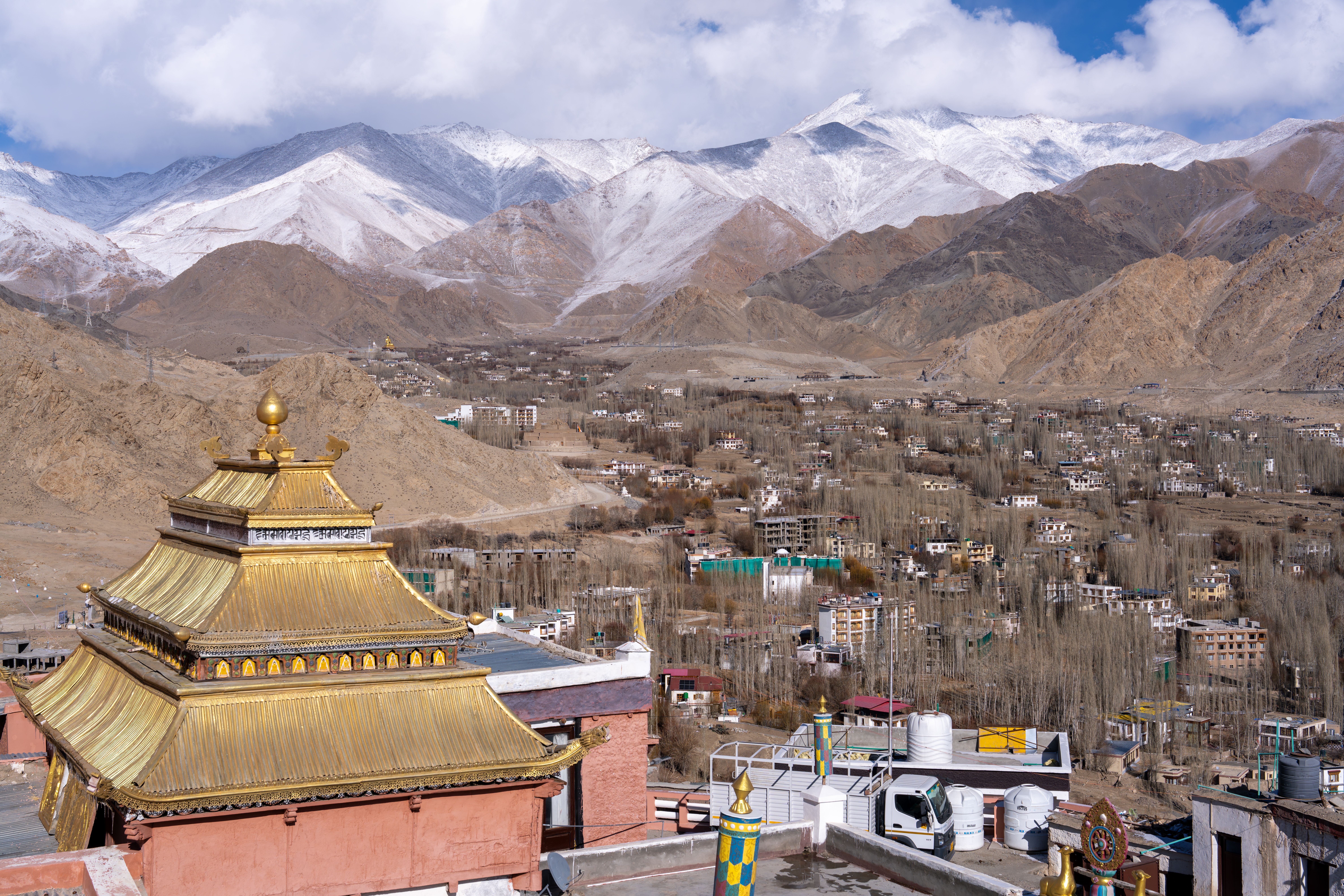 9504x6336 View of a Monastery and Mountains in Tibet · Free