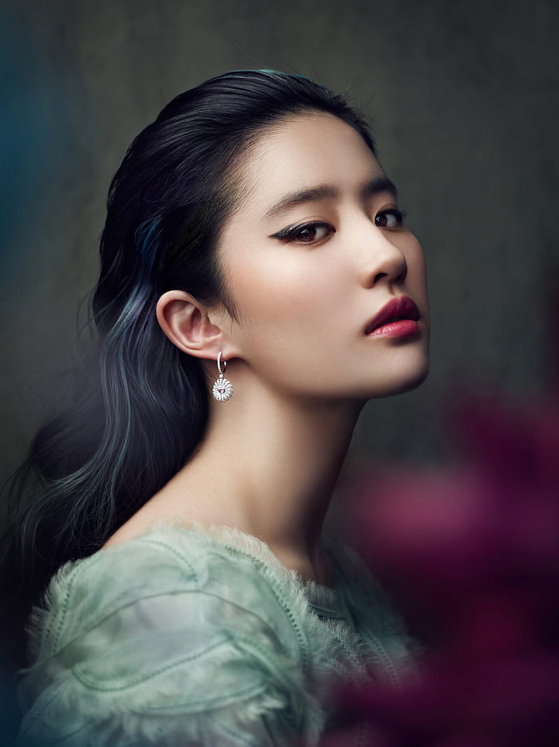 800x1068 HD crystal liu wallpaper