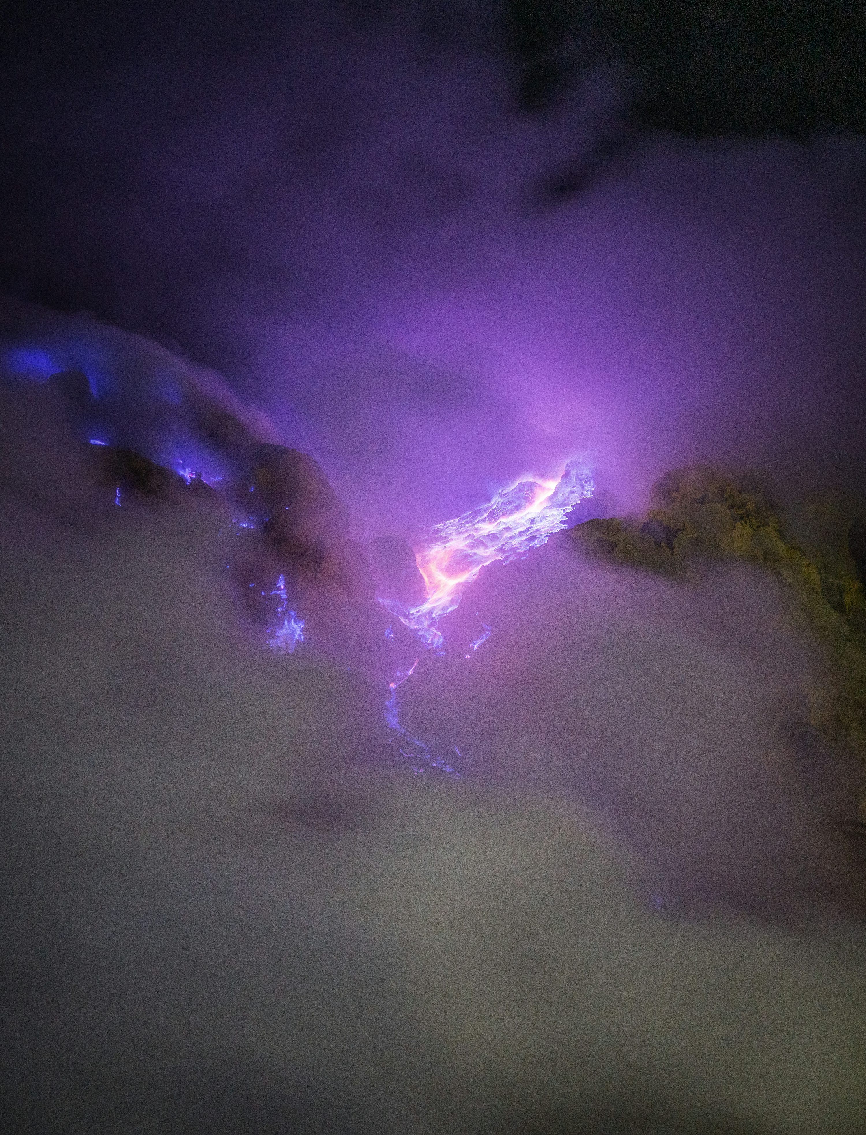 3000x3932 Kawah Ijen Picture [HD]. Download Free Image