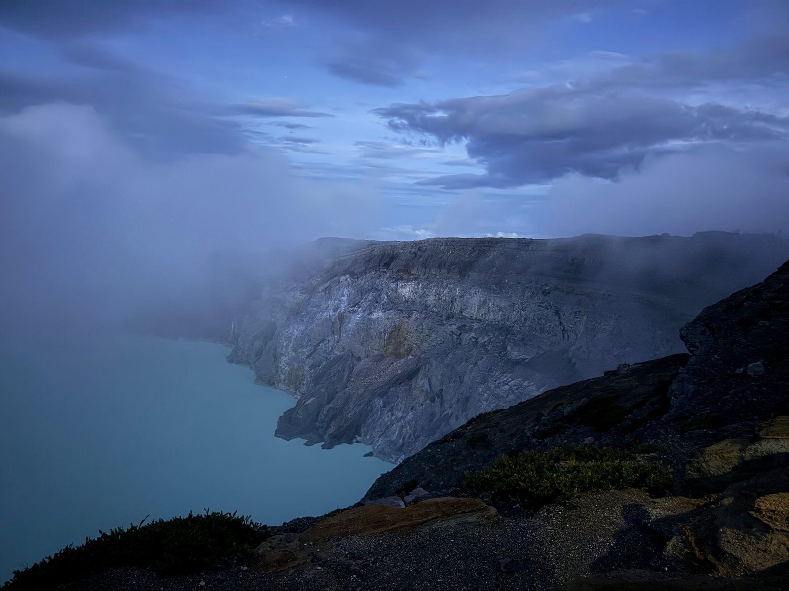 1600x1200 Kawah Ijen: Midnight Hike Into Hell's Blue Fire Crater