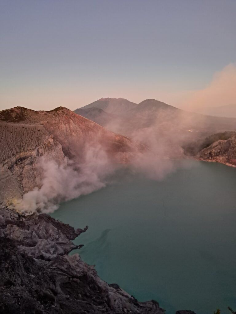 768x1024 Ijen crater tour
