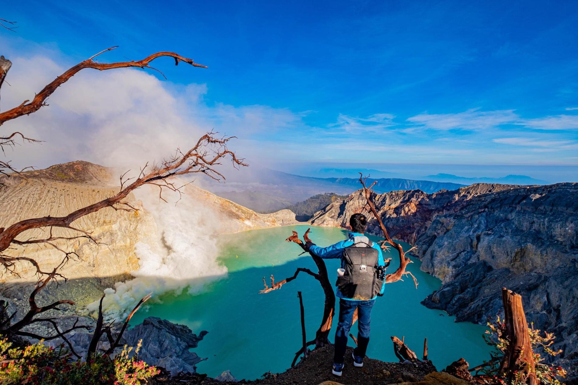 1900x1266 Ijen Crater Midnight Adventure: Blue Fire & Sunrise from Banyuwangi