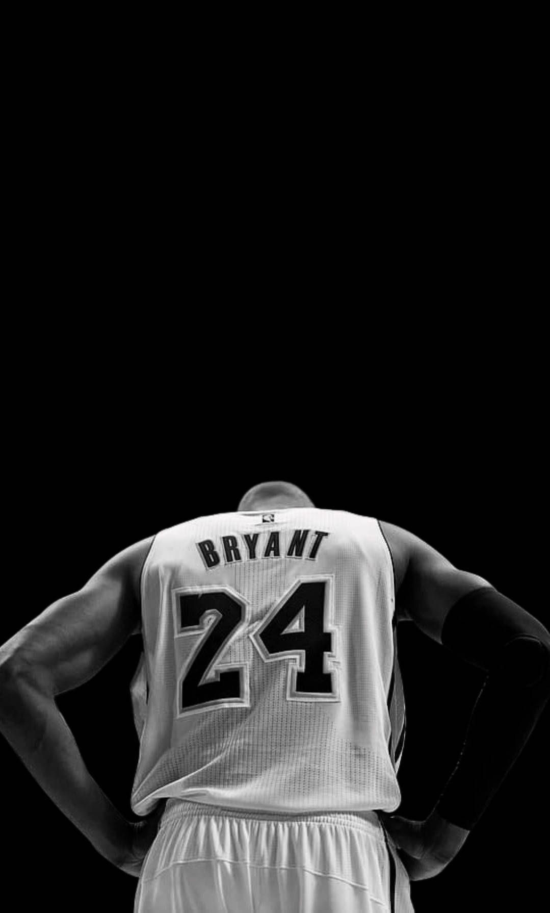 1079x1790 Kobe Back Jersey Wallpaper Kobe Holding Jersey Wallpaper Download Aesthetic Kobe Bryant