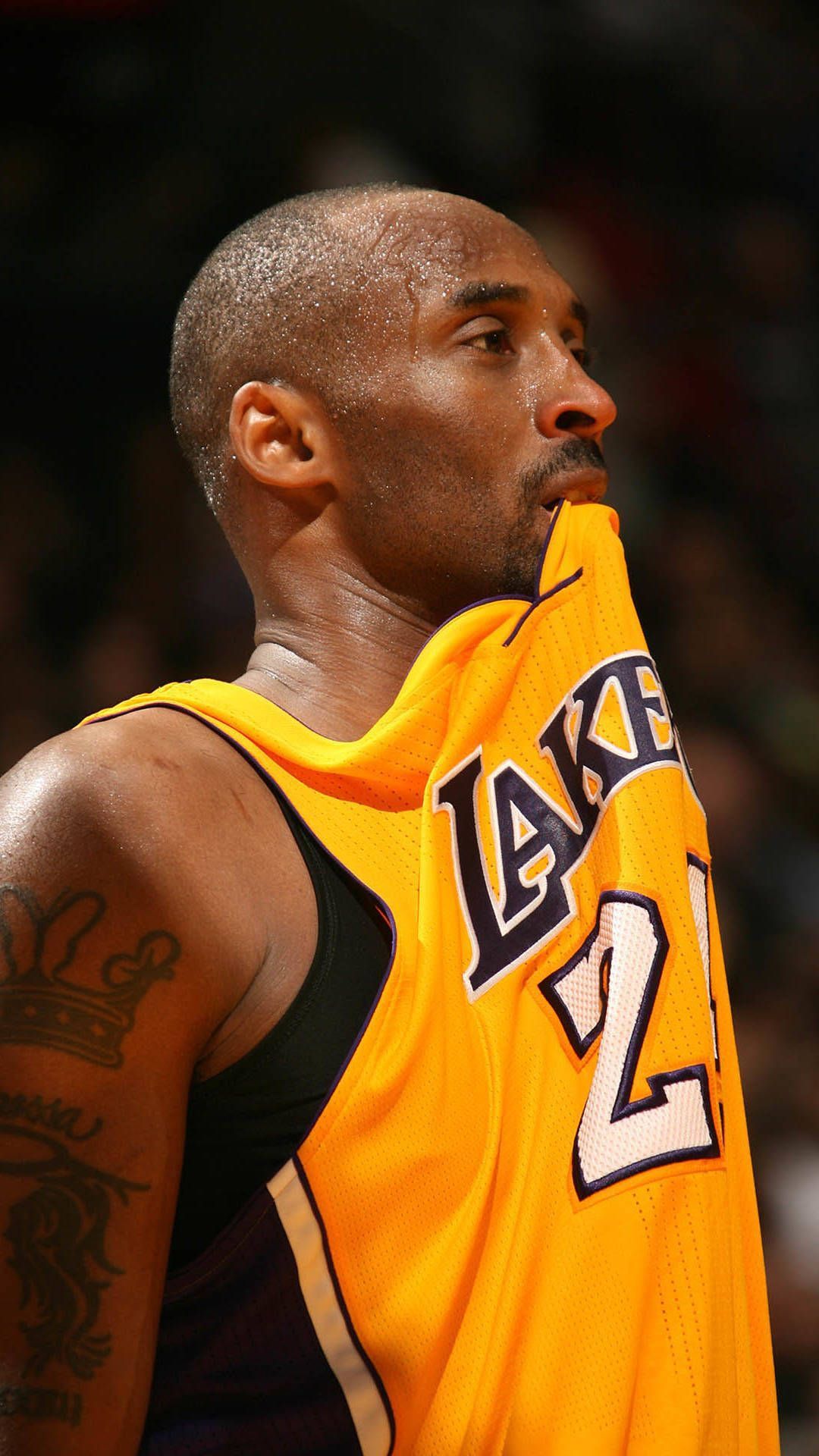 1080x1920 Hd Wallpaper Kobe Bryant Biting His Jersey Basketball Player Kobe Biting Jersey Wallpaper Kobe Bryant Bite