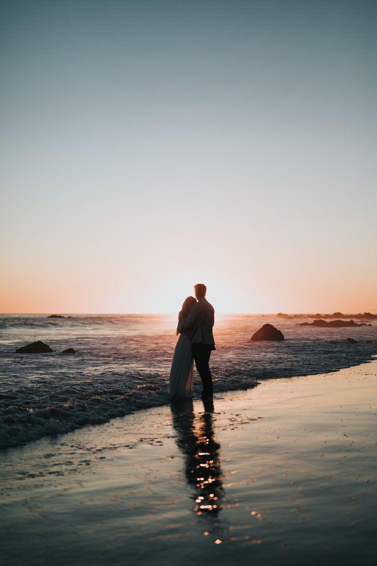750x1125 Wallpaper, people wallpaper, people background and photography HD photo by Ahmed Rizkhaan on Uns. Couple beach, Sunset picture, Couple photo