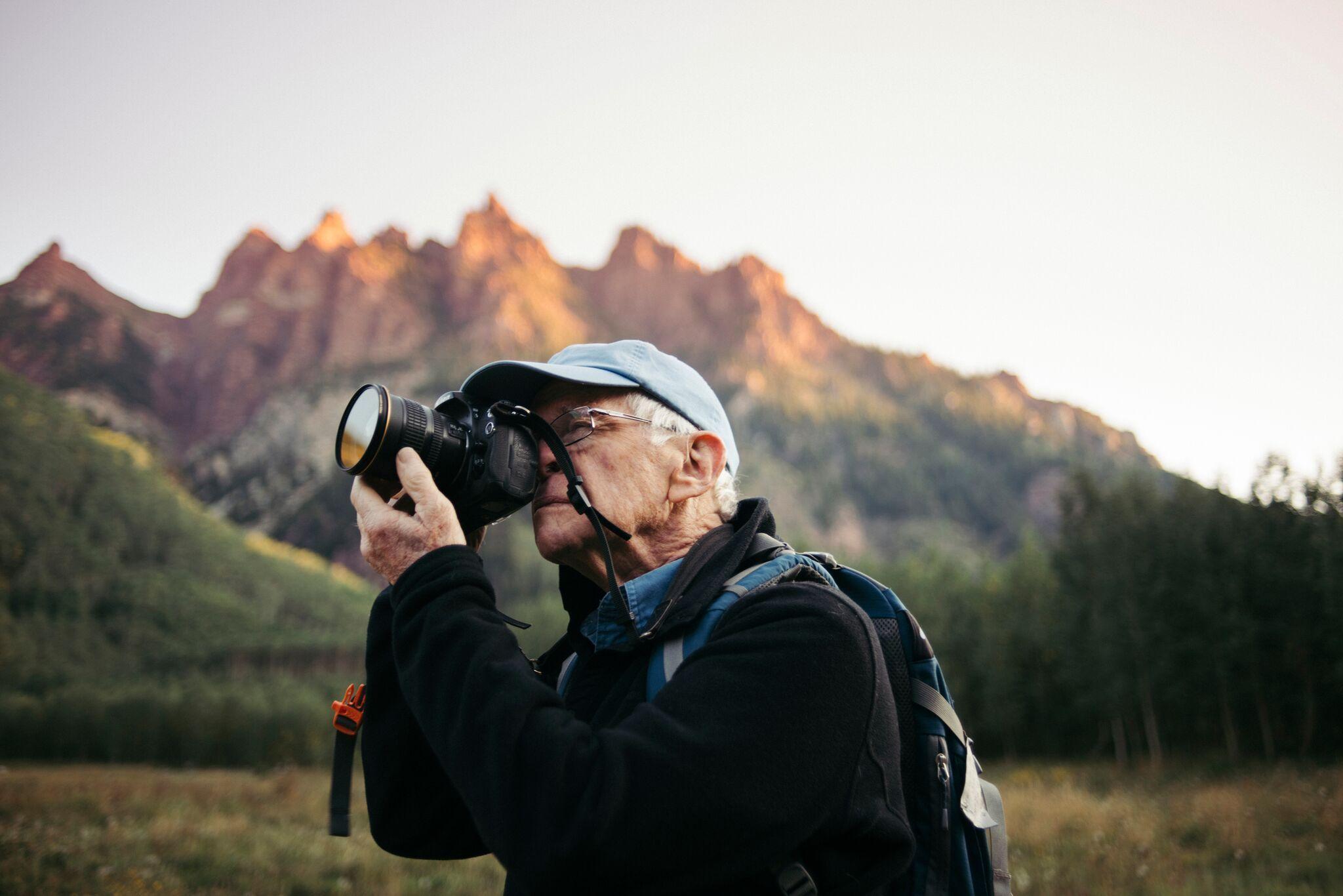 2048x1366 The man behind the world's most viewed picture releases new wallpaper