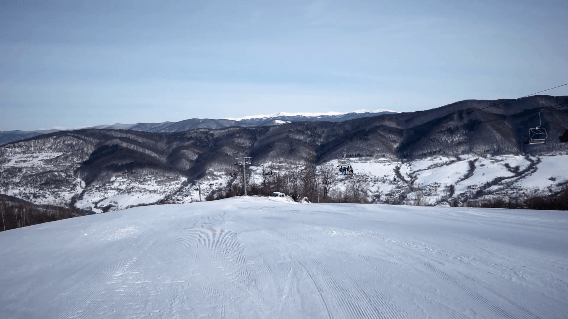 1920x1080 Fast Skier Rides Down the Snowy Slopes on a Pristine Day on