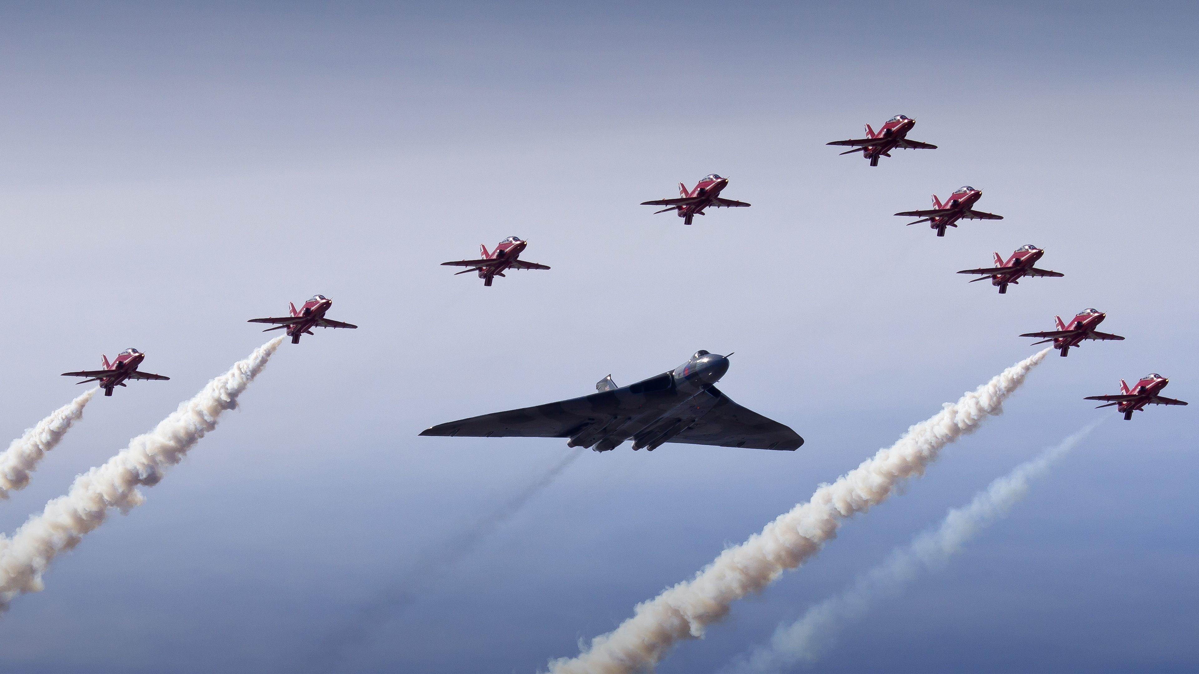 3840x2160 Red Arrows Wallpaper