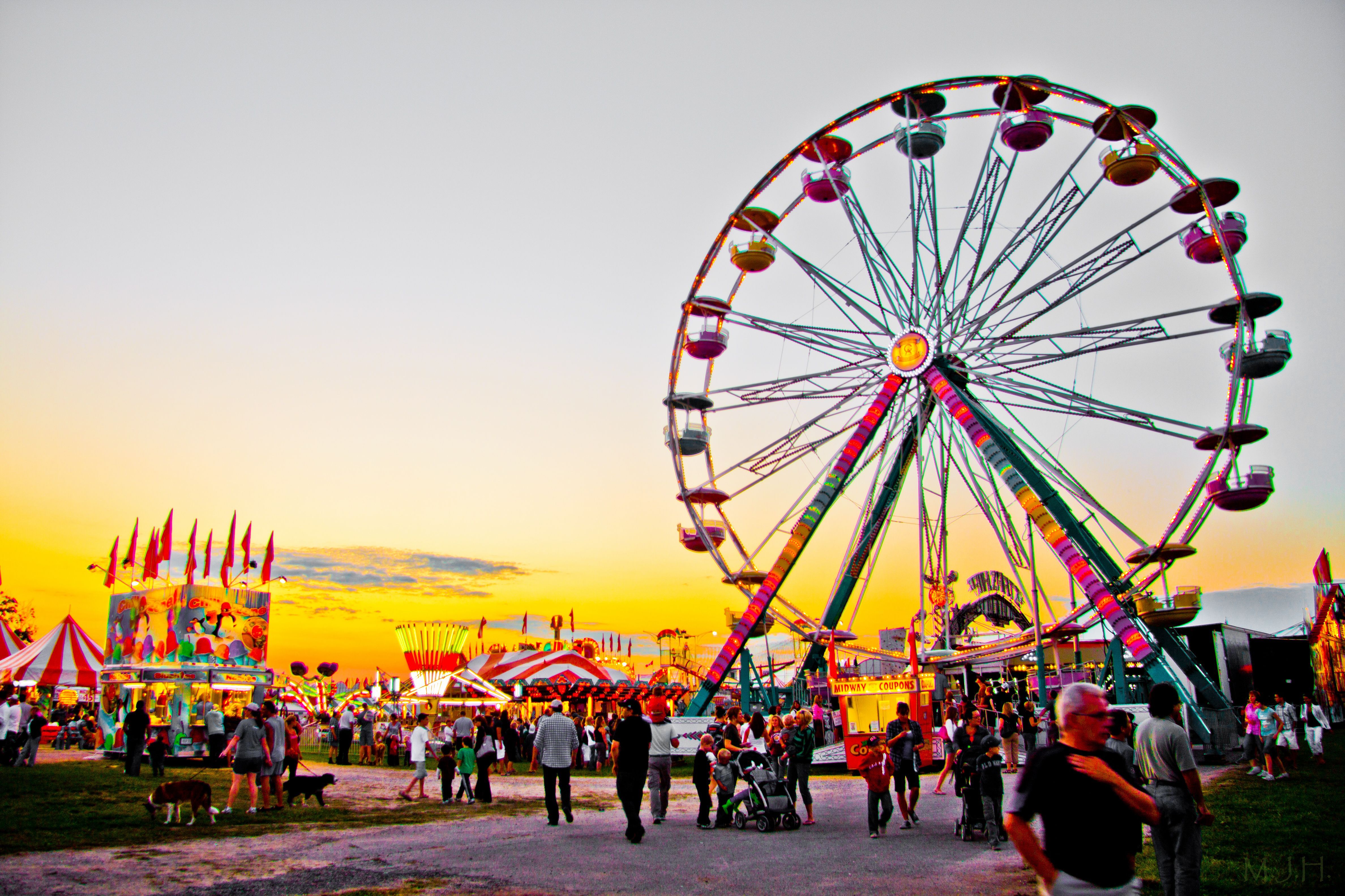 4752x3168 County Fair Wallpaper