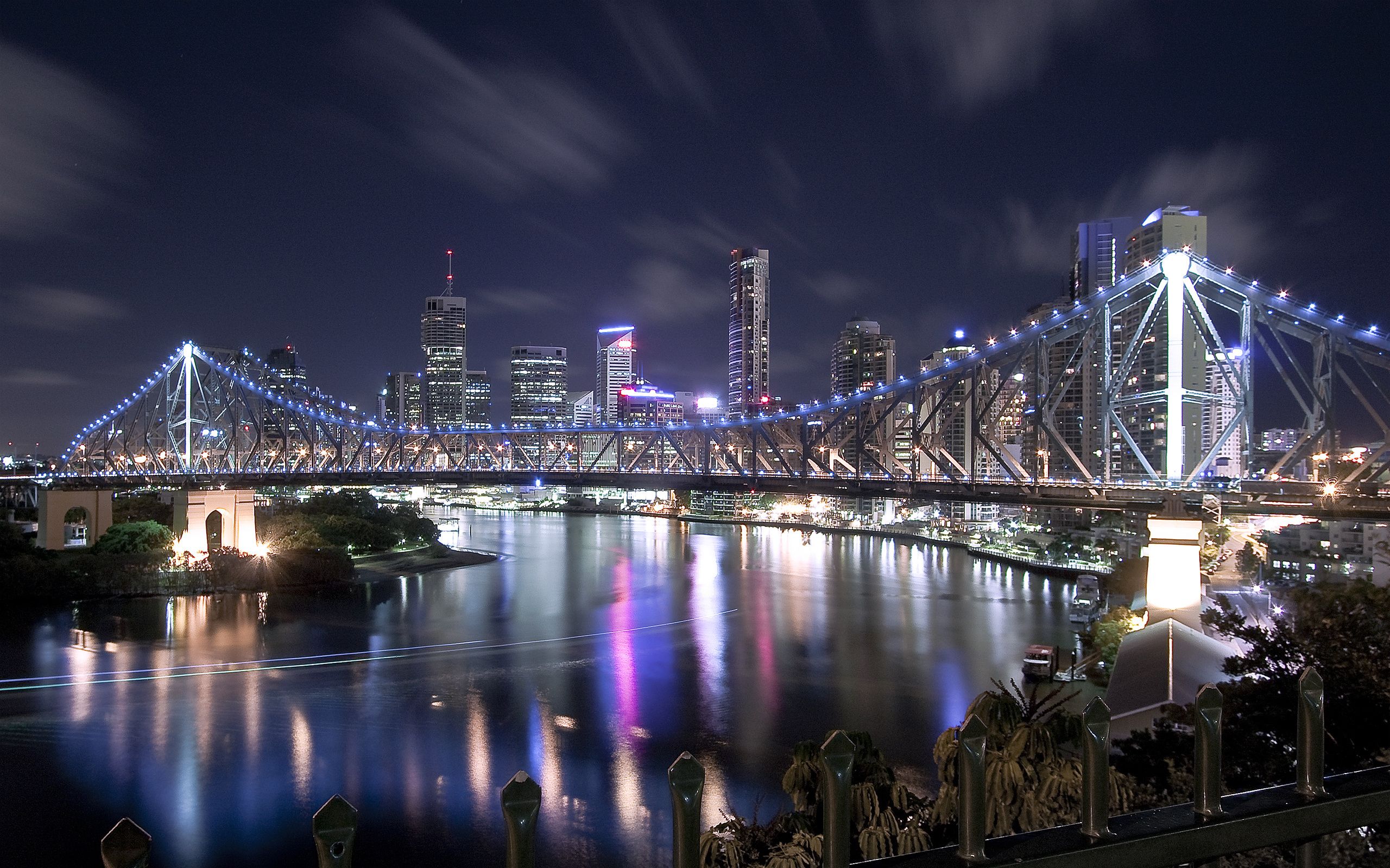 2560x1600 HD Wallpaper of Brisbane's Stunning Story Bridge at Nightx1600