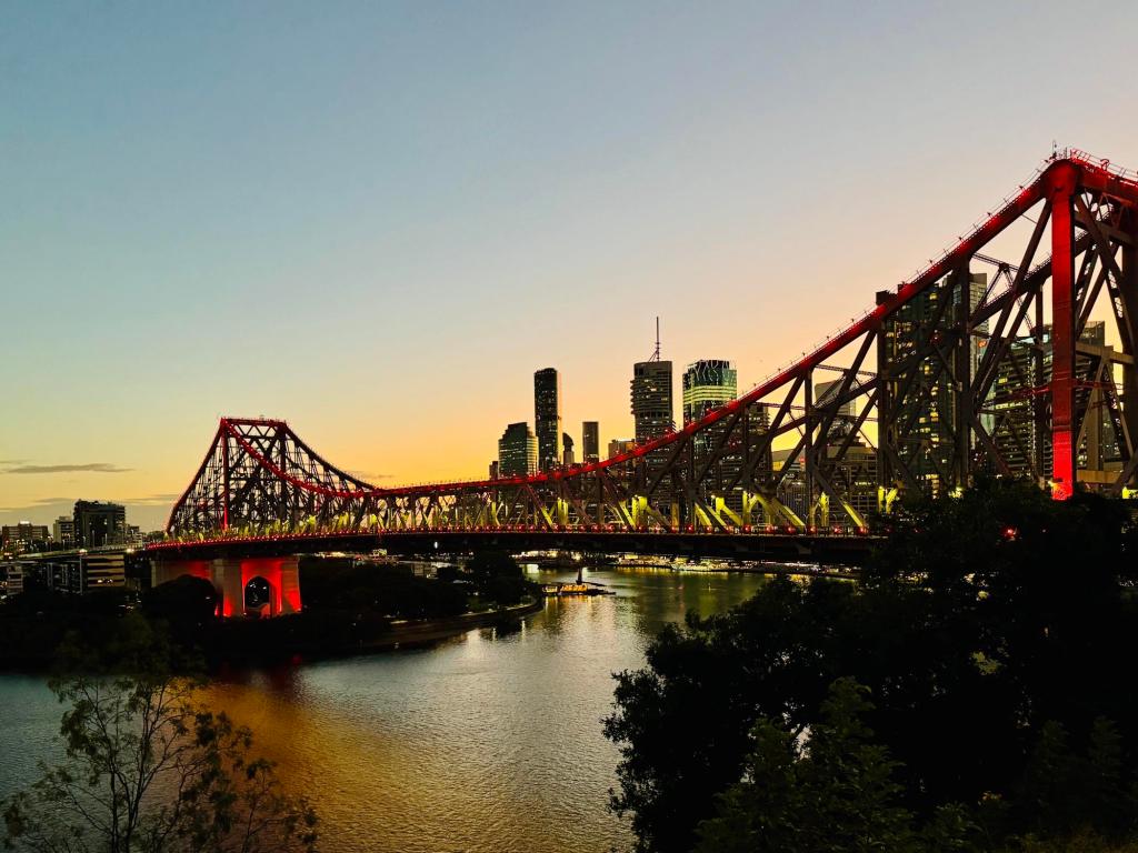 1024x768 Best City to live and visit? the world w/ Sweettravelbee
