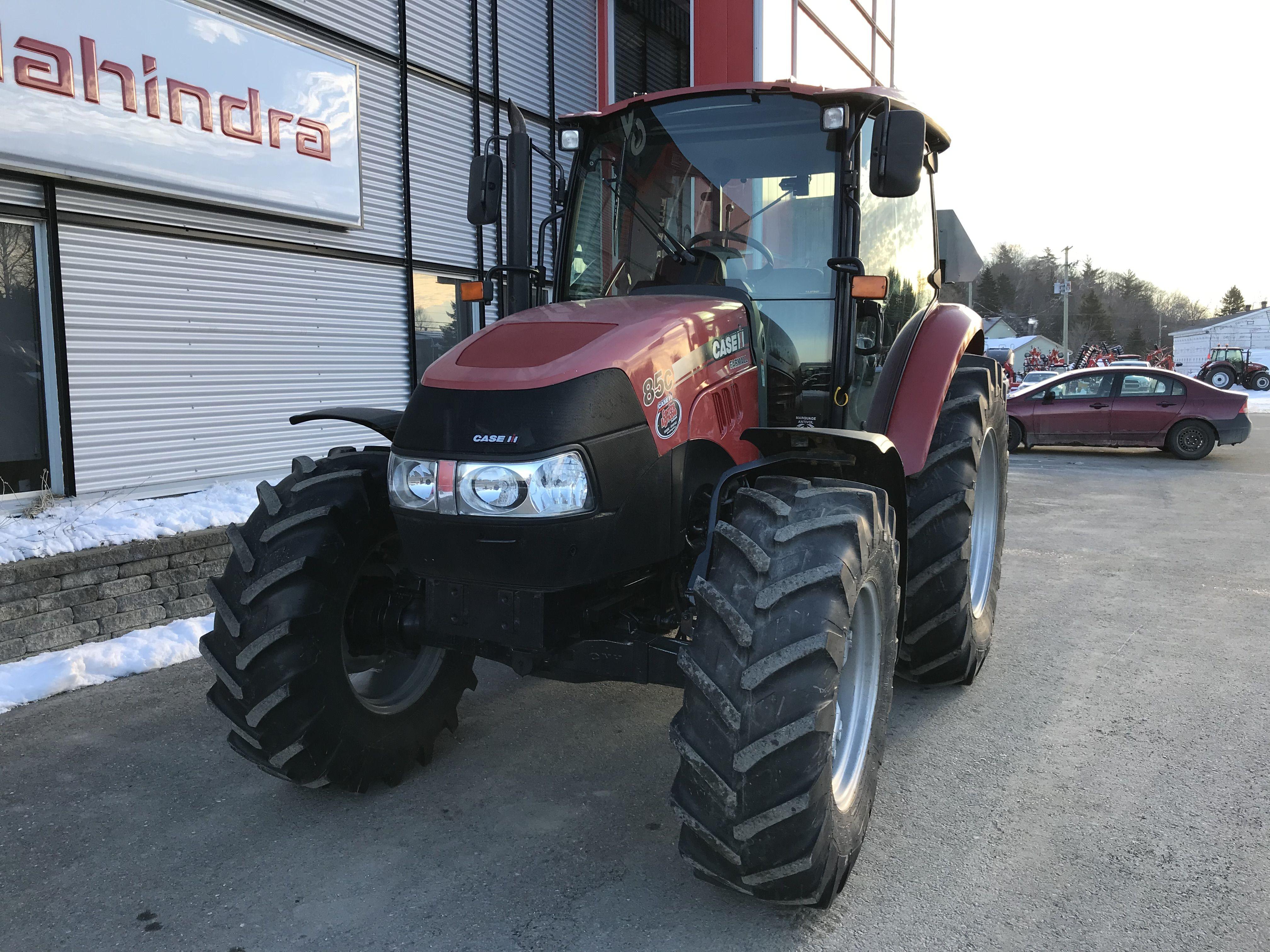 4032x3024 Pre Owned 2013 Case IH Farmall 85C In Coaticook