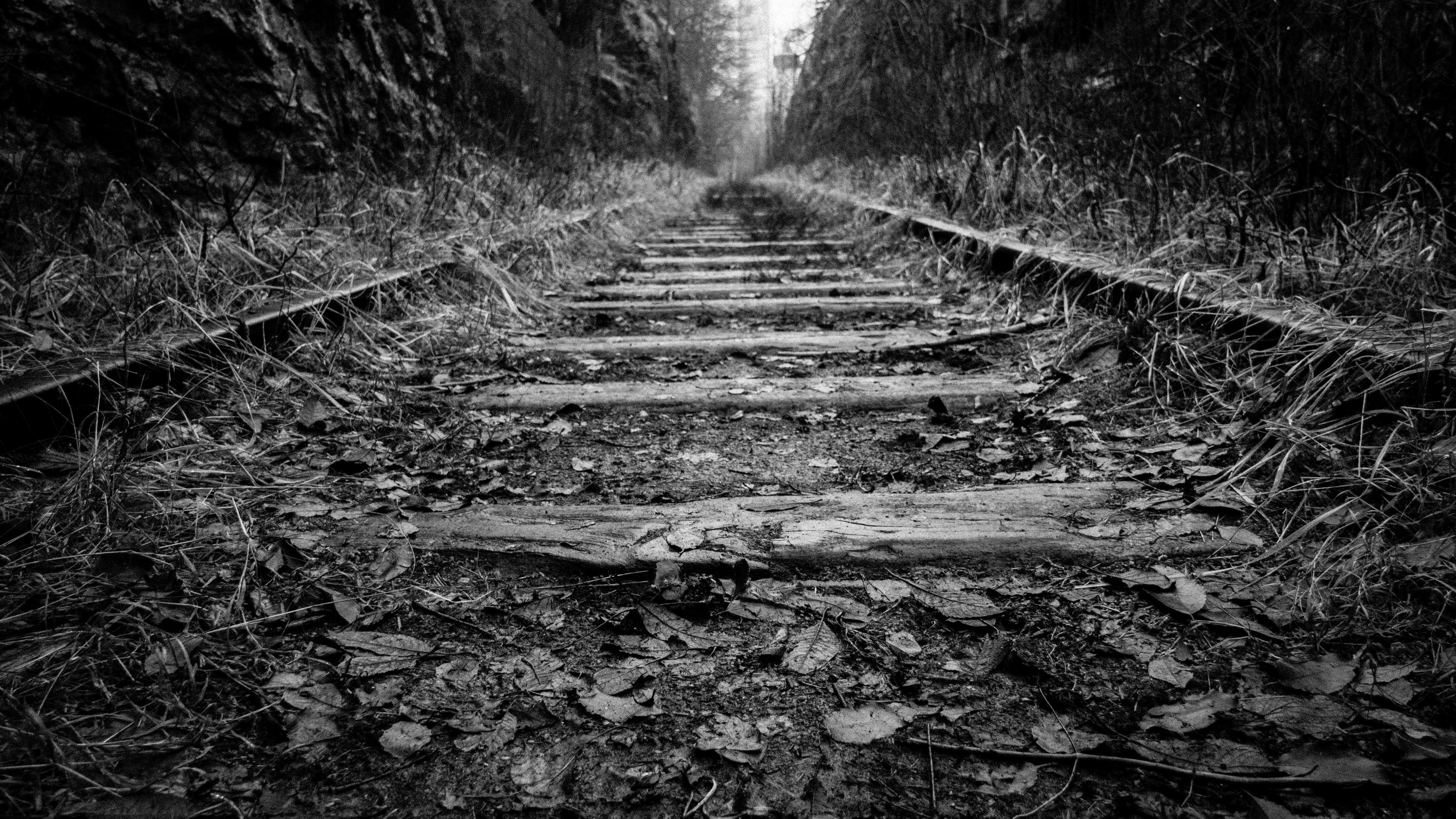 4608x2592 Grayscale Photography of Train Railway · Free