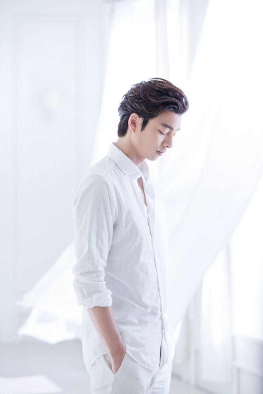 900x1350 Gong Yoo Wallpaper