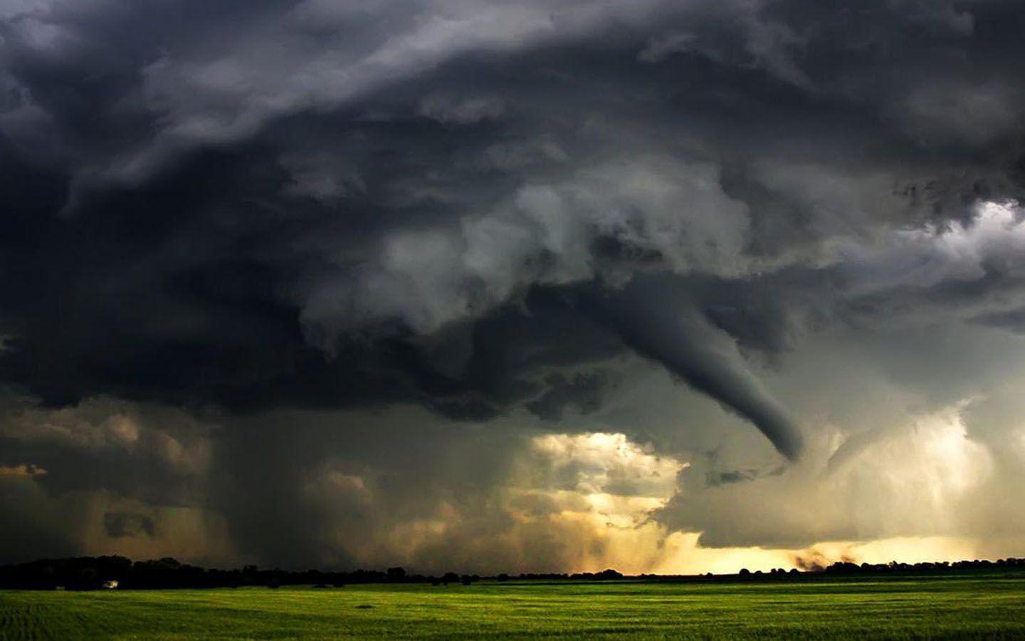 1440x900 Tornado Wallpaper 02 - [1440x900]
