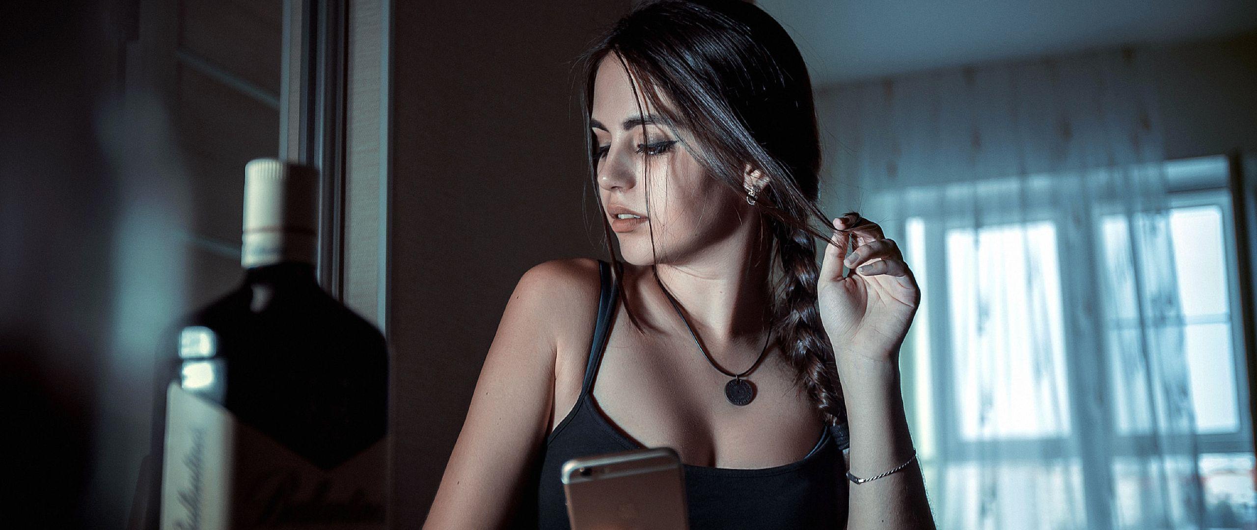 2560x1080 Women Portrait Necklace Cell Phone Whisky 2560x1080 Resolution Wallpaper, HD Girls 4K Wallpaper, Image, Photo and Background