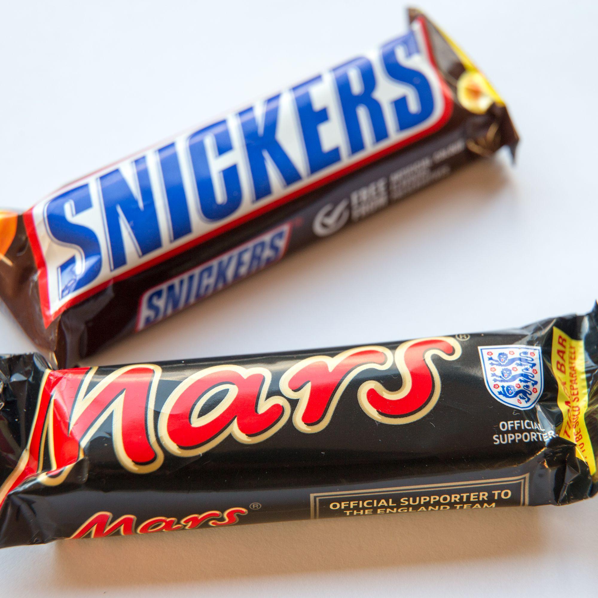 2000x2000 UK vs US Chocolate Bars