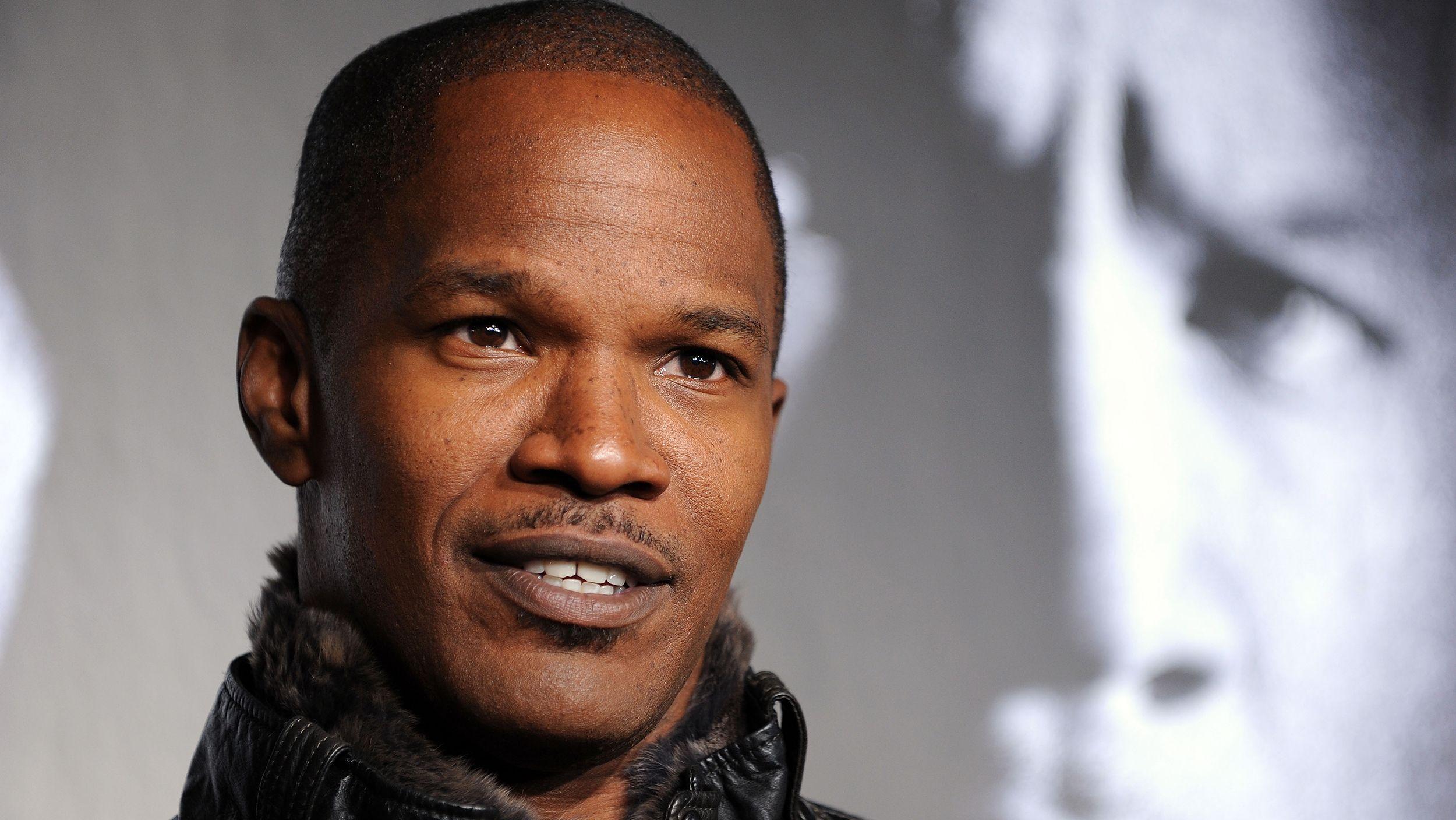 2500x1407 Jamie Foxx reportedly saves man from burning car