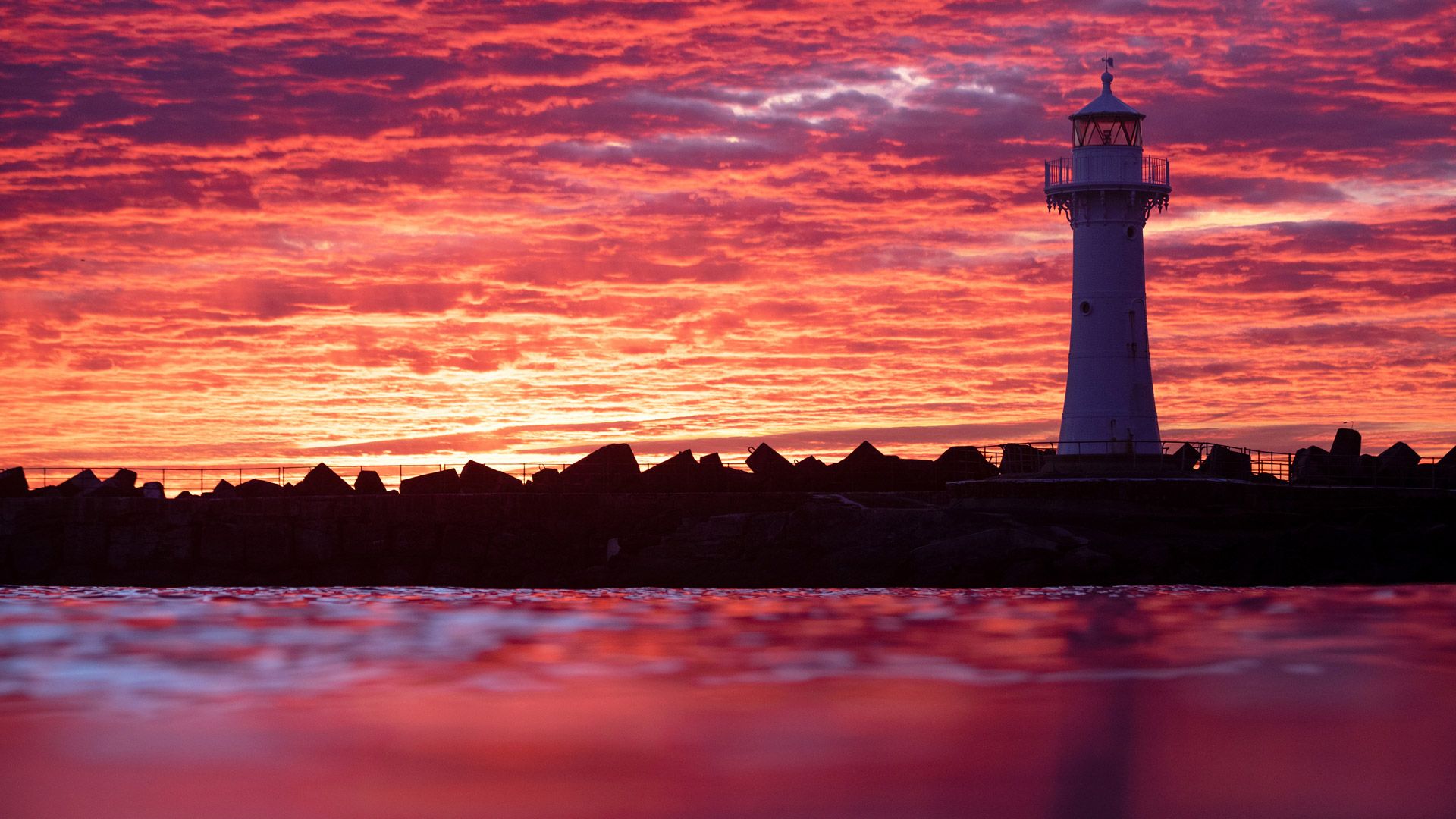 1920x1080 Wollongong Breakwater or Harbour Lighthouse at sunrise, New South Wales, Australia. Windows Spotlight Image