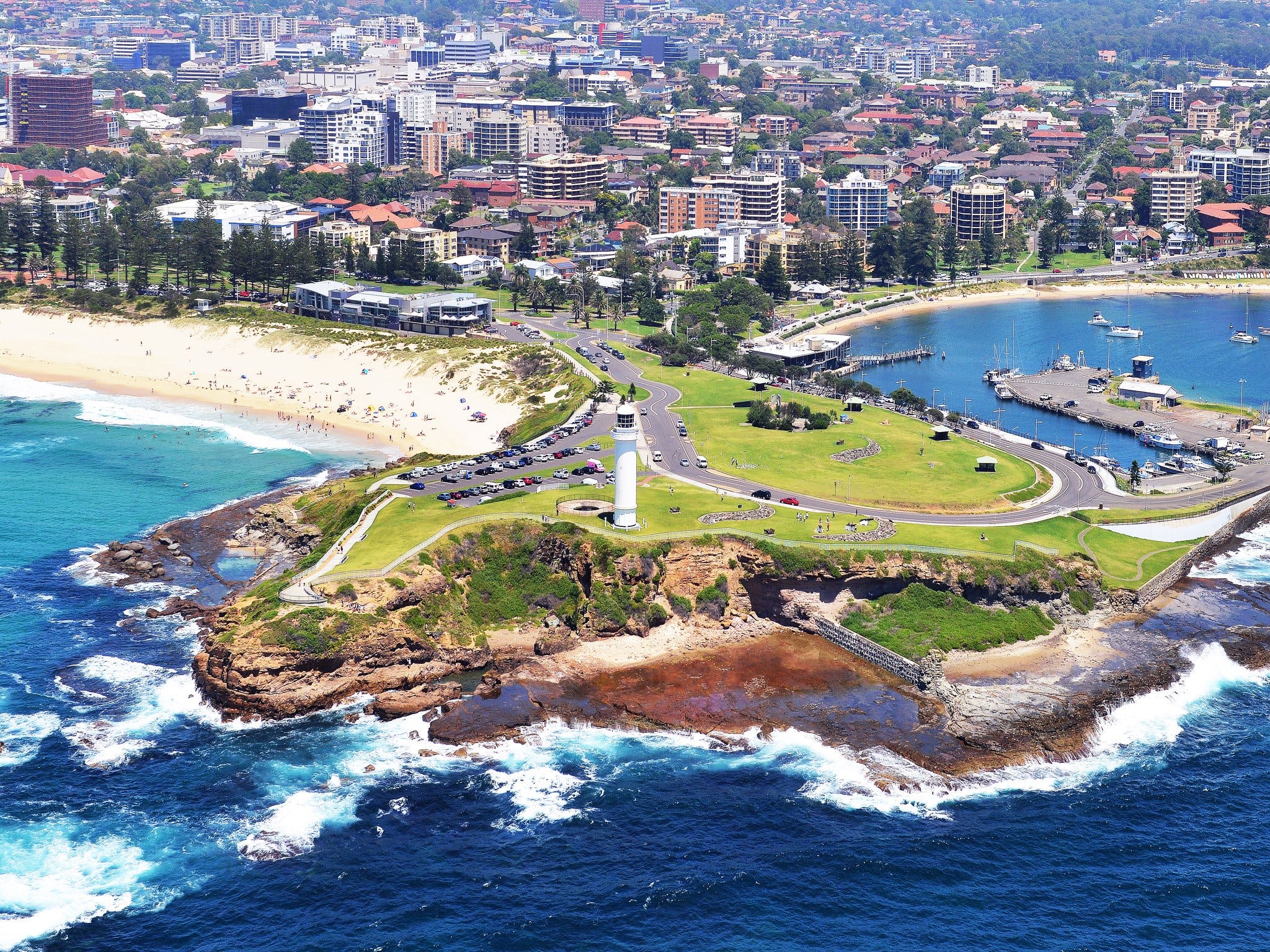 2048x1536 Wollongong Harbour and Lighthouse