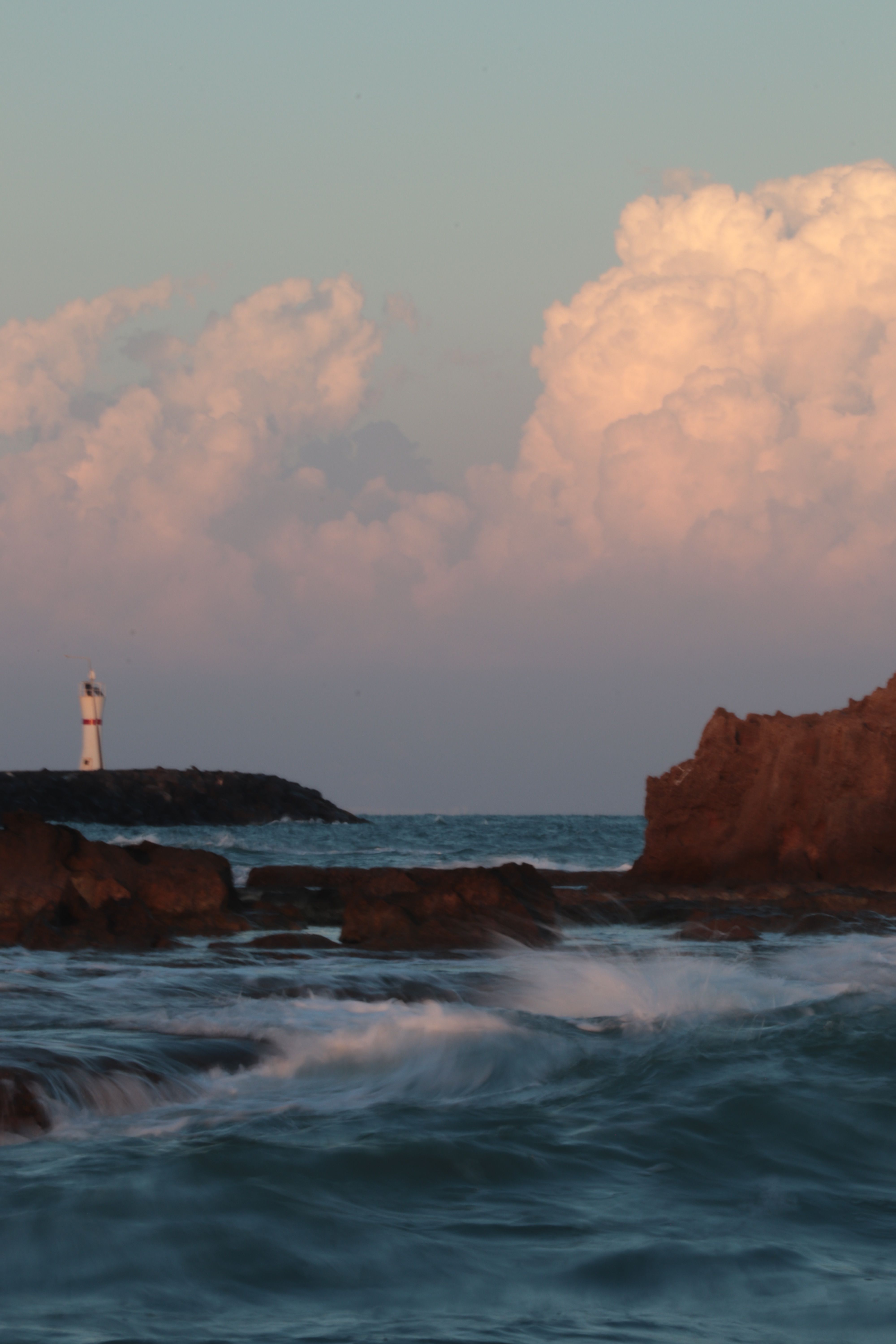 4000x6000 Wollongong Breakwater Lighthouse · Free