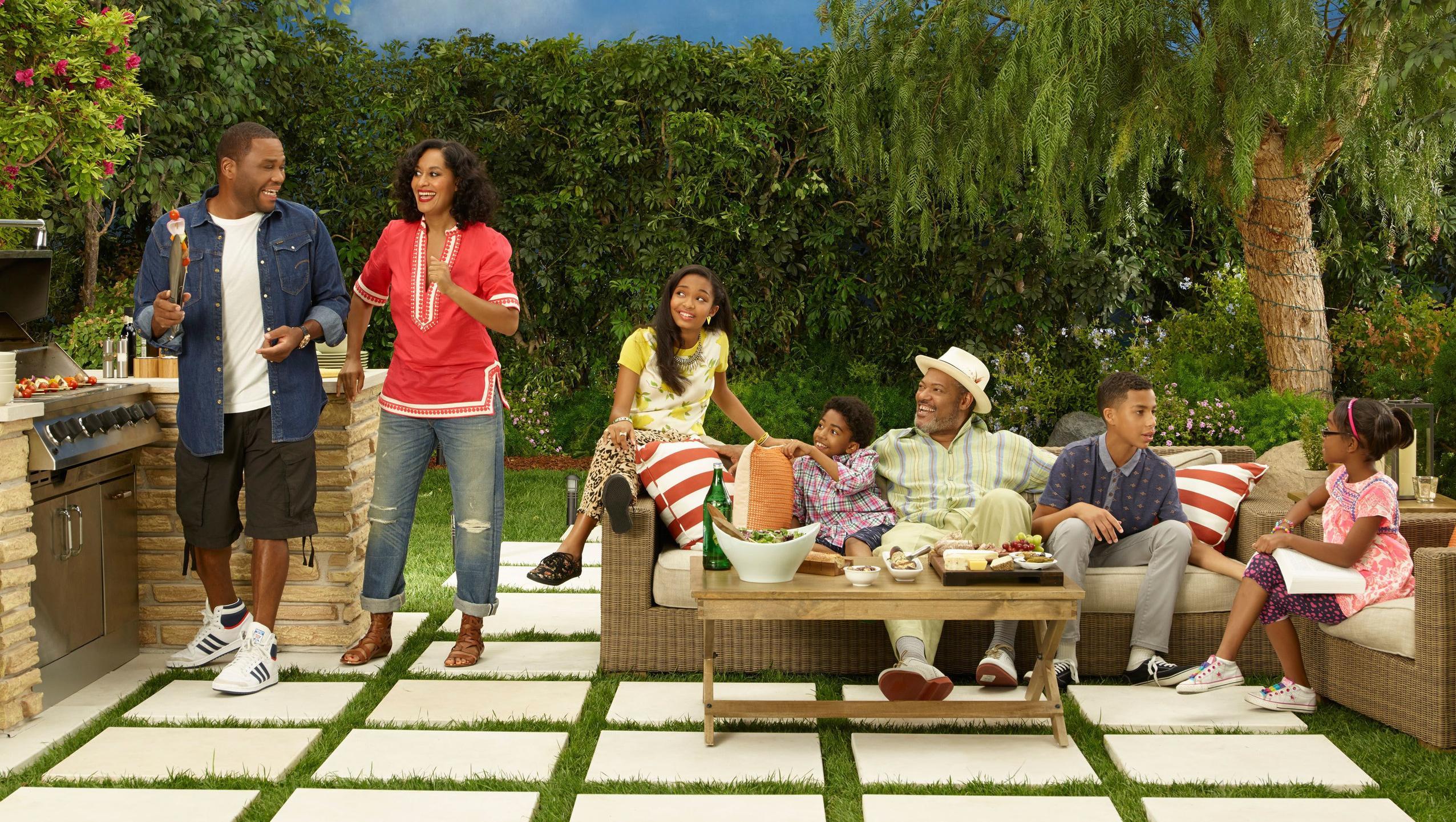 2552x1442 Black Ish Wallpaper
