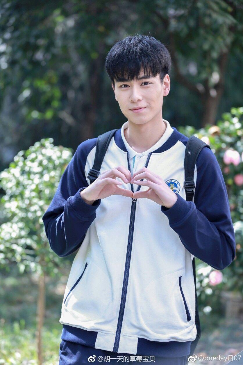 836x1254 Hồ Nhất Thiên ( Hu Yi Tian / 胡一天 ). Hombres coreanos, Amor hermoso, Chicos famosos