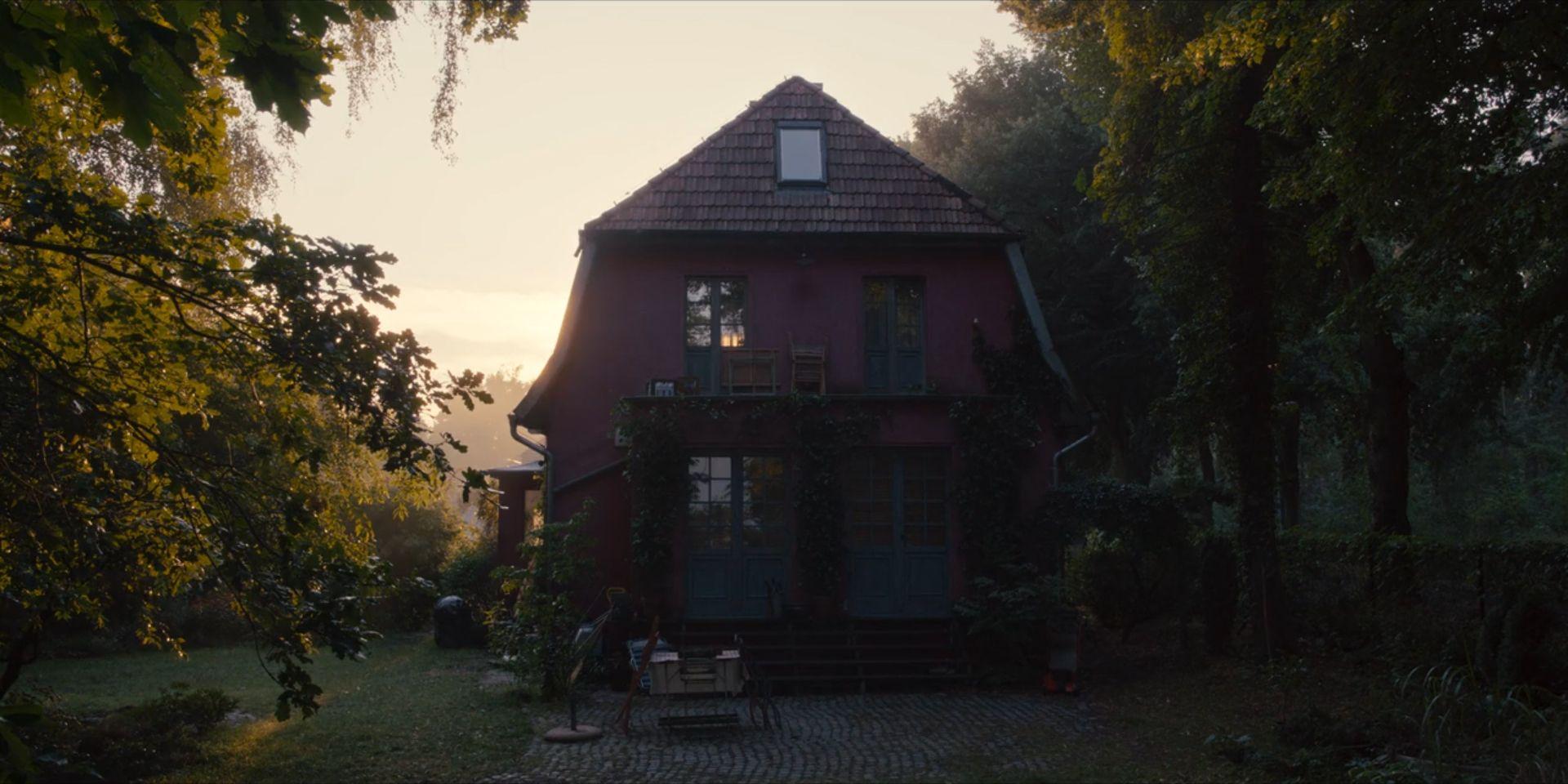 1920x960 Kahnwald family home