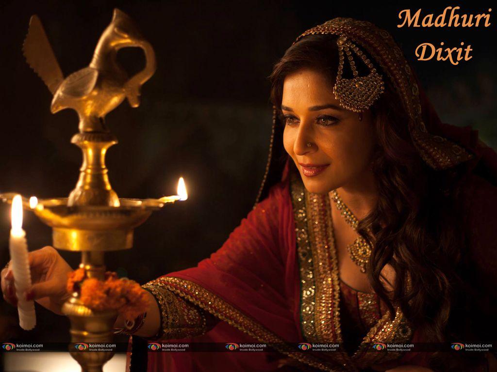 1024x768 Madhuri Dixit Wallpaper