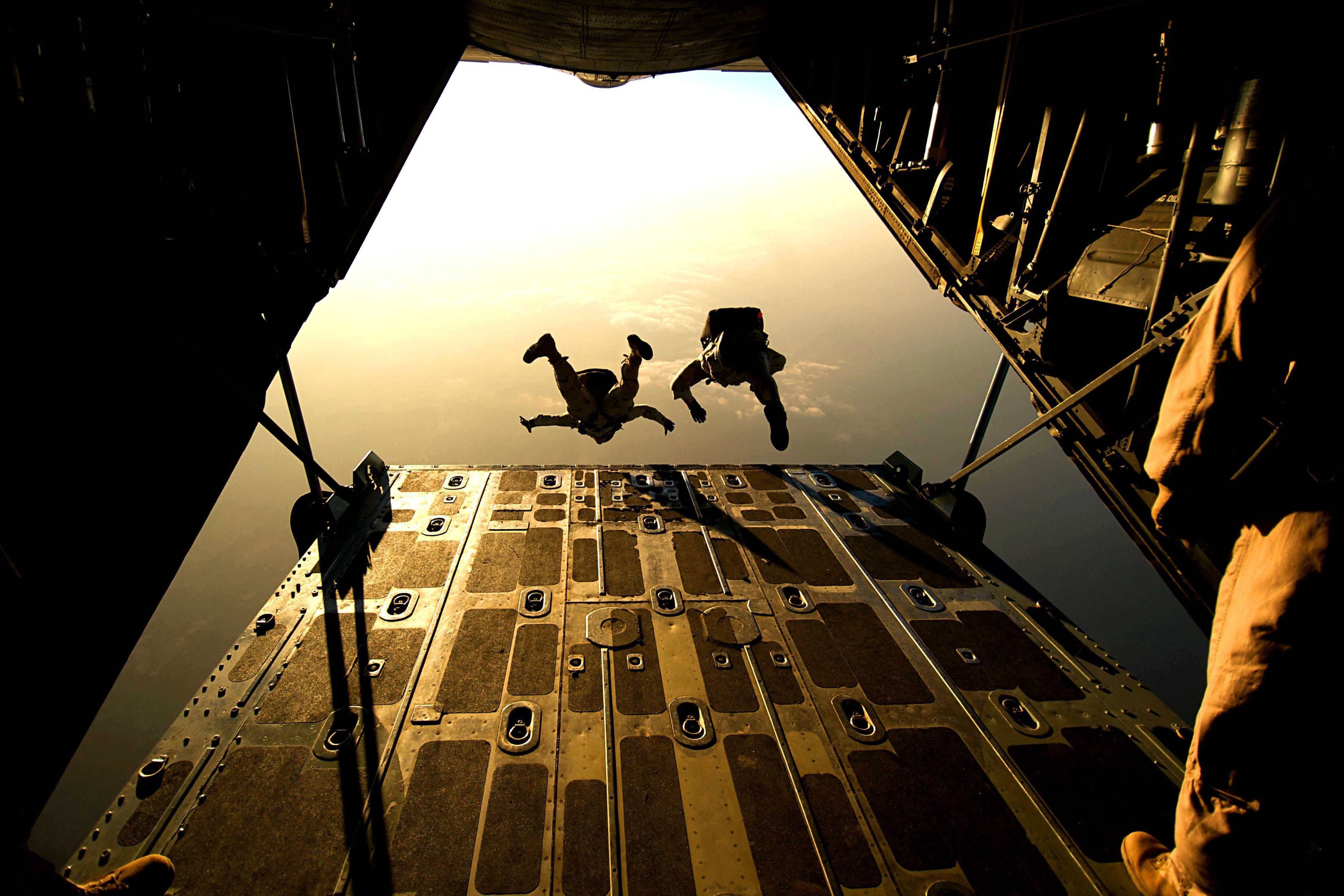 3546x2364 Paratrooper Jumping From The Airplane Wallpaperx2364
